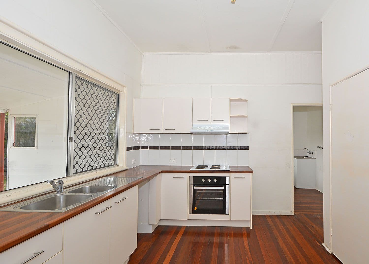 4 King Street, Urangan QLD 4655, Urangan - Thumbnail 3