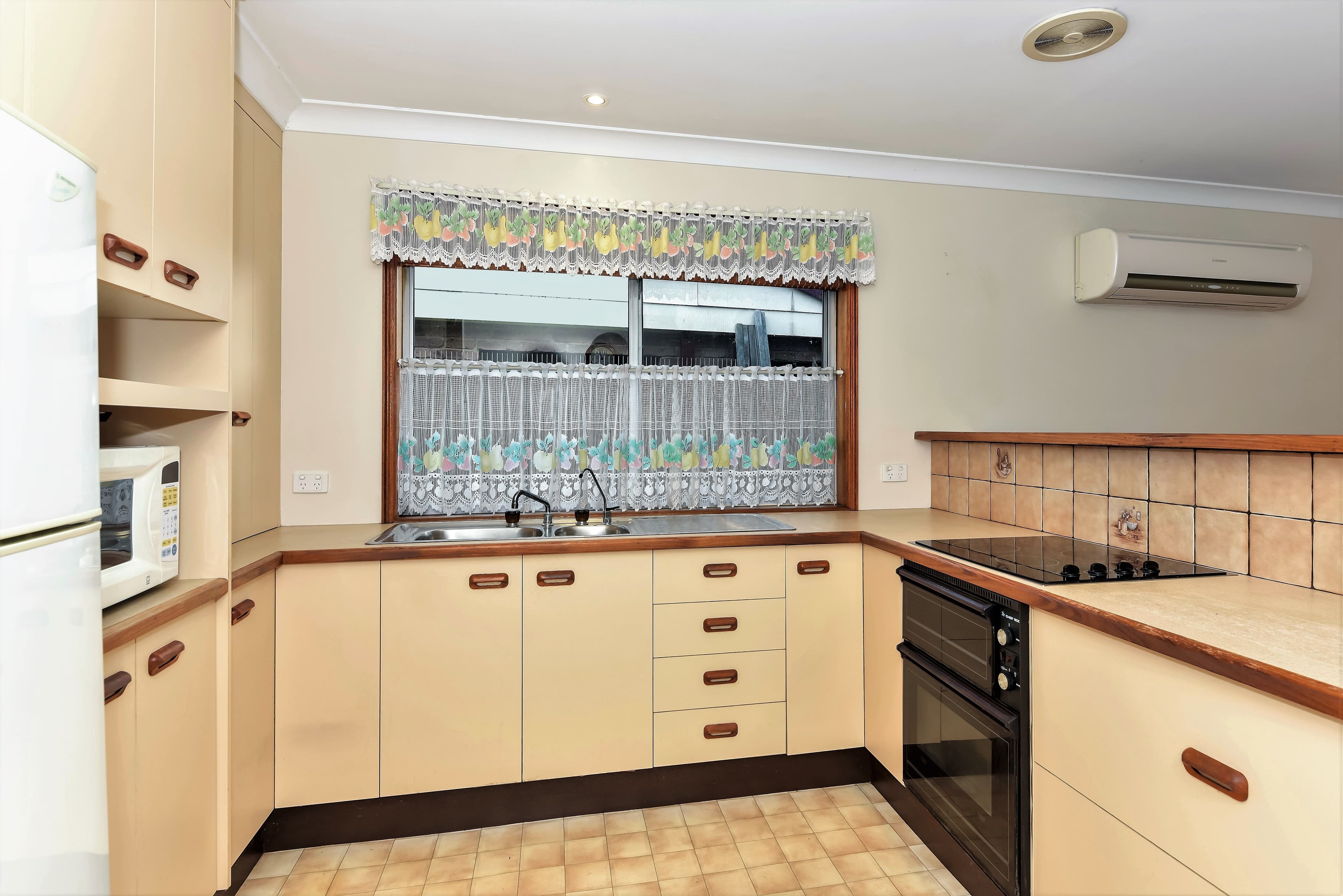 22 Murrumbidgee Crescent, Bateau Bay - Thumbnail 4