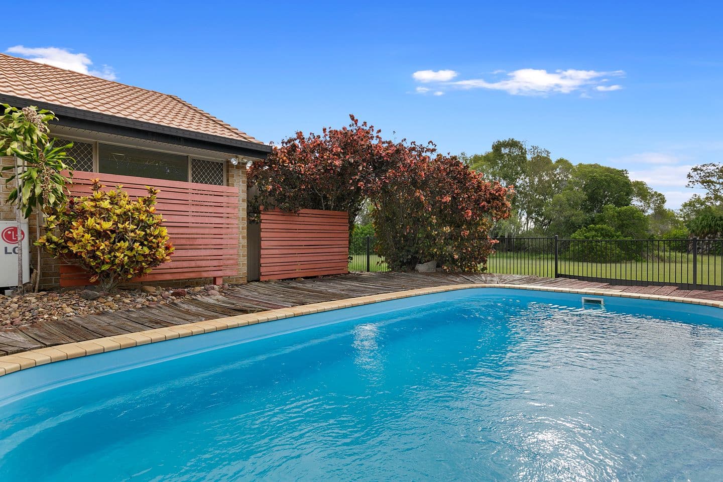 19 Oceanview Street, Point Vernon QLD 4655, Point Vernon - Thumbnail 3