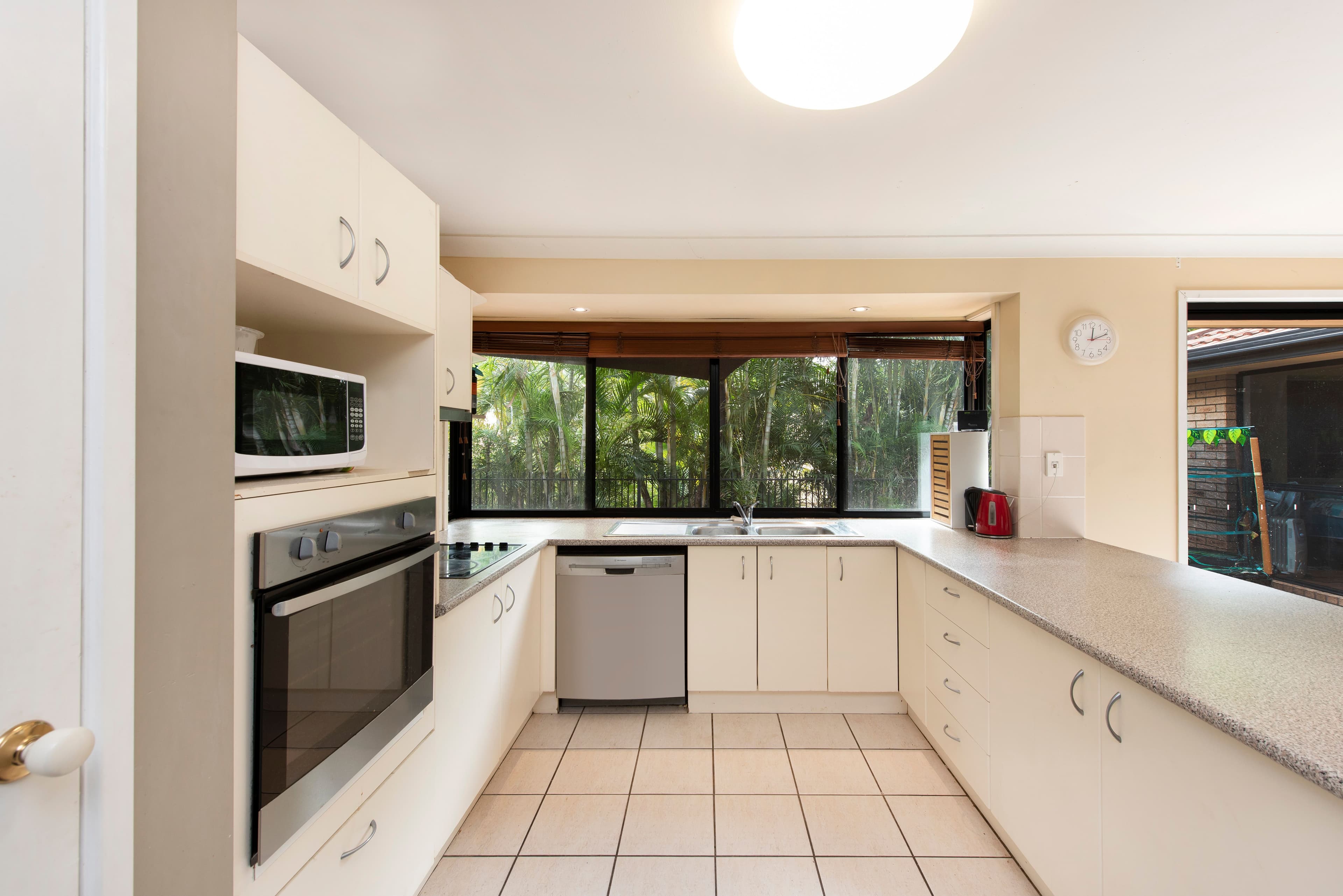 12 Ridgeview Street, Carindale QLD 4152, Carindale - Thumbnail 3