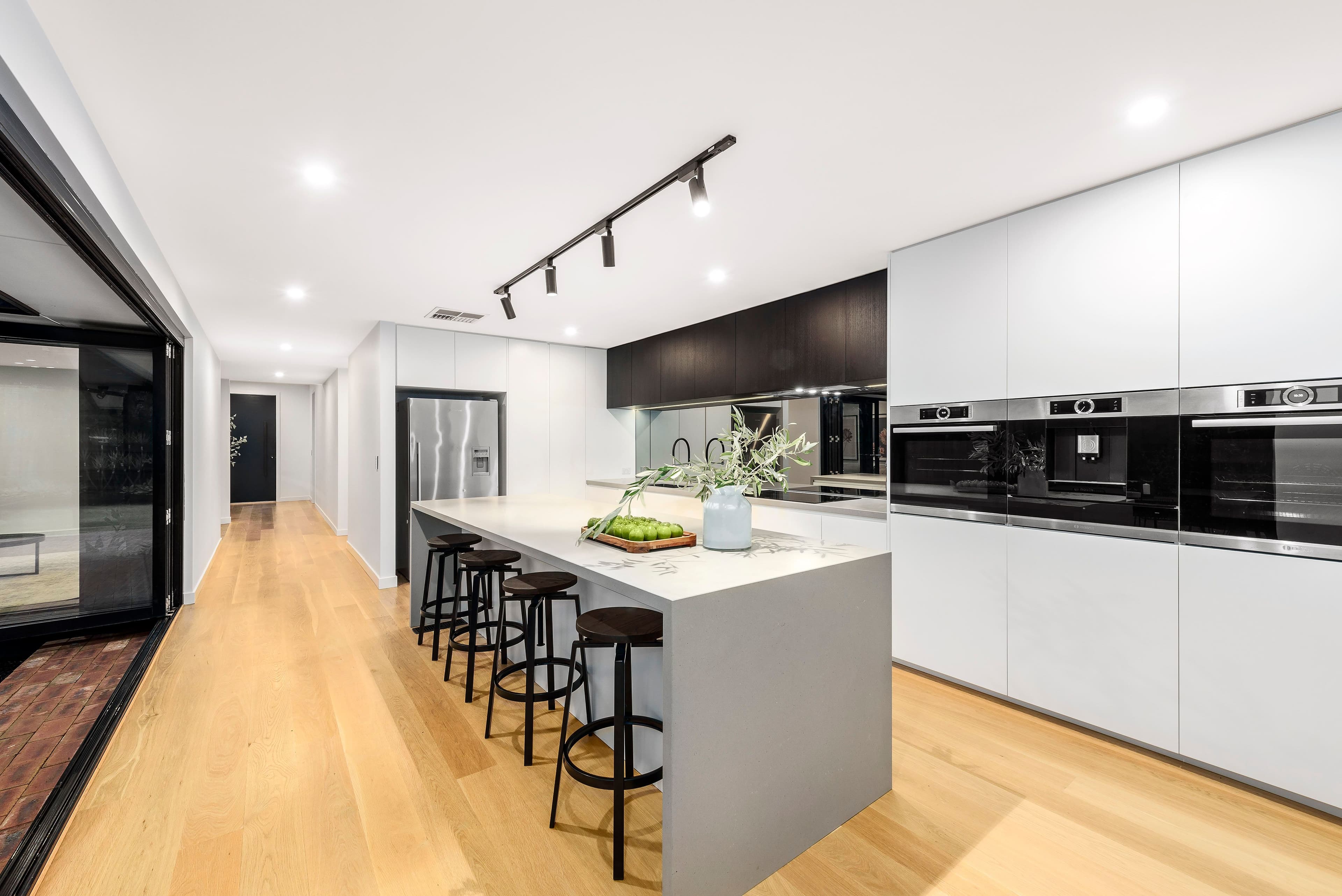 8 Mara Close, Wantirna South VIC 3152, Wantirna South - Thumbnail 2