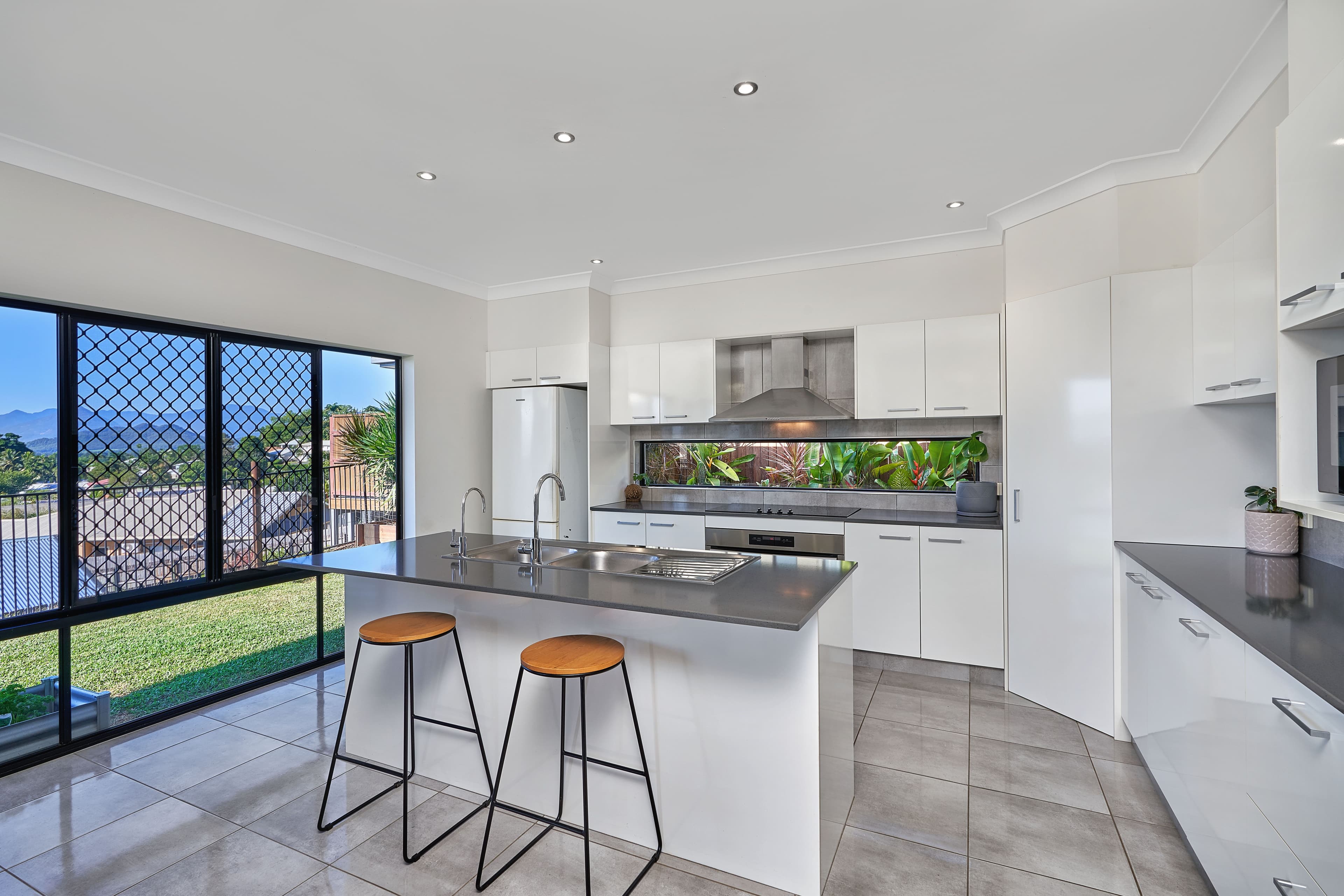 19 Mayflower Street, Mount Sheridan QLD 4868, Mount Sheridan - Thumbnail 2