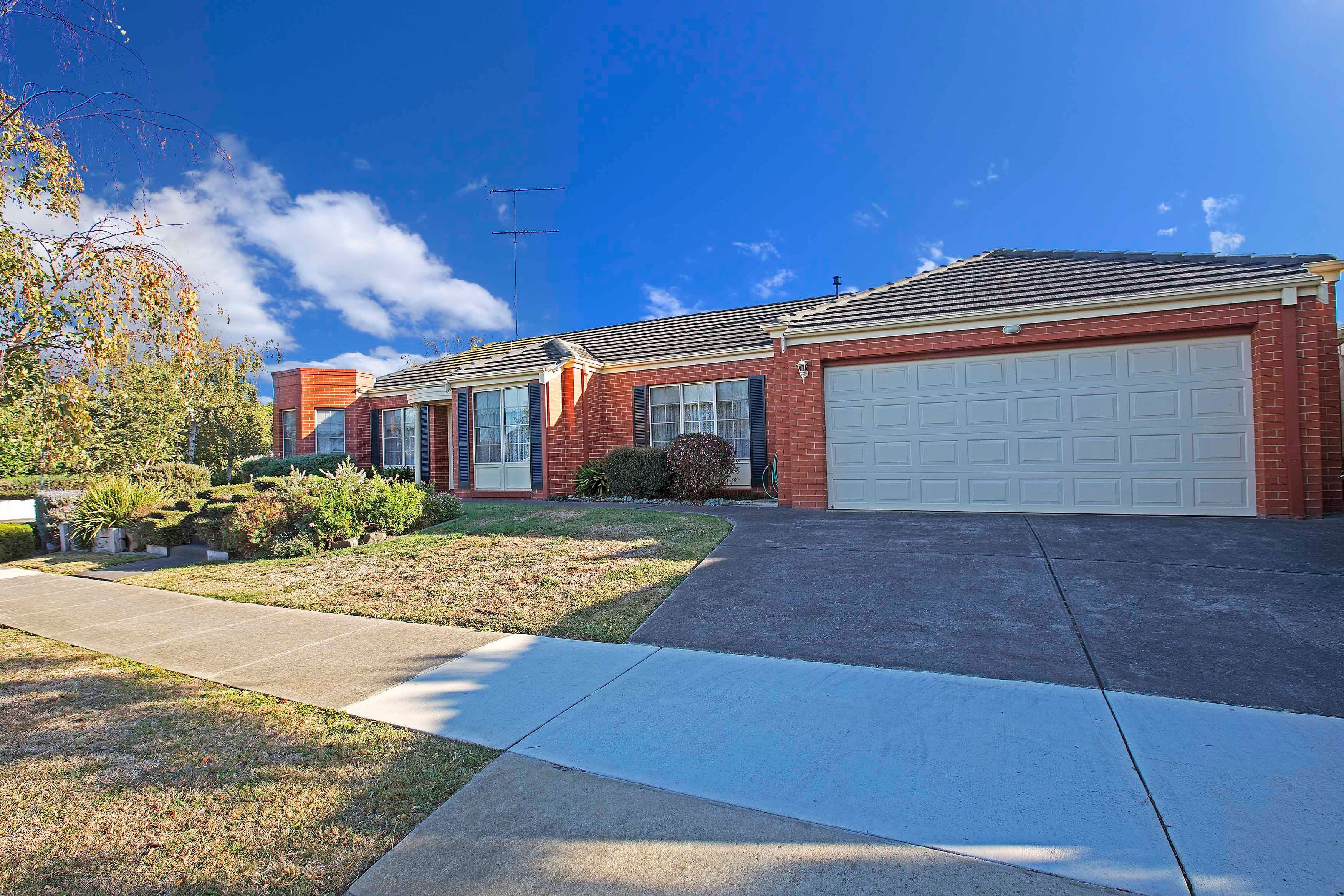 4 Augustine Drive, Highton VIC 3216, Highton - Thumbnail 2