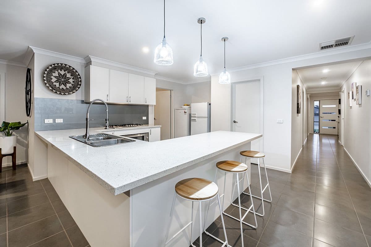 35 Viewbright Road, Clyde North VIC 3978, Clyde North - Thumbnail 4