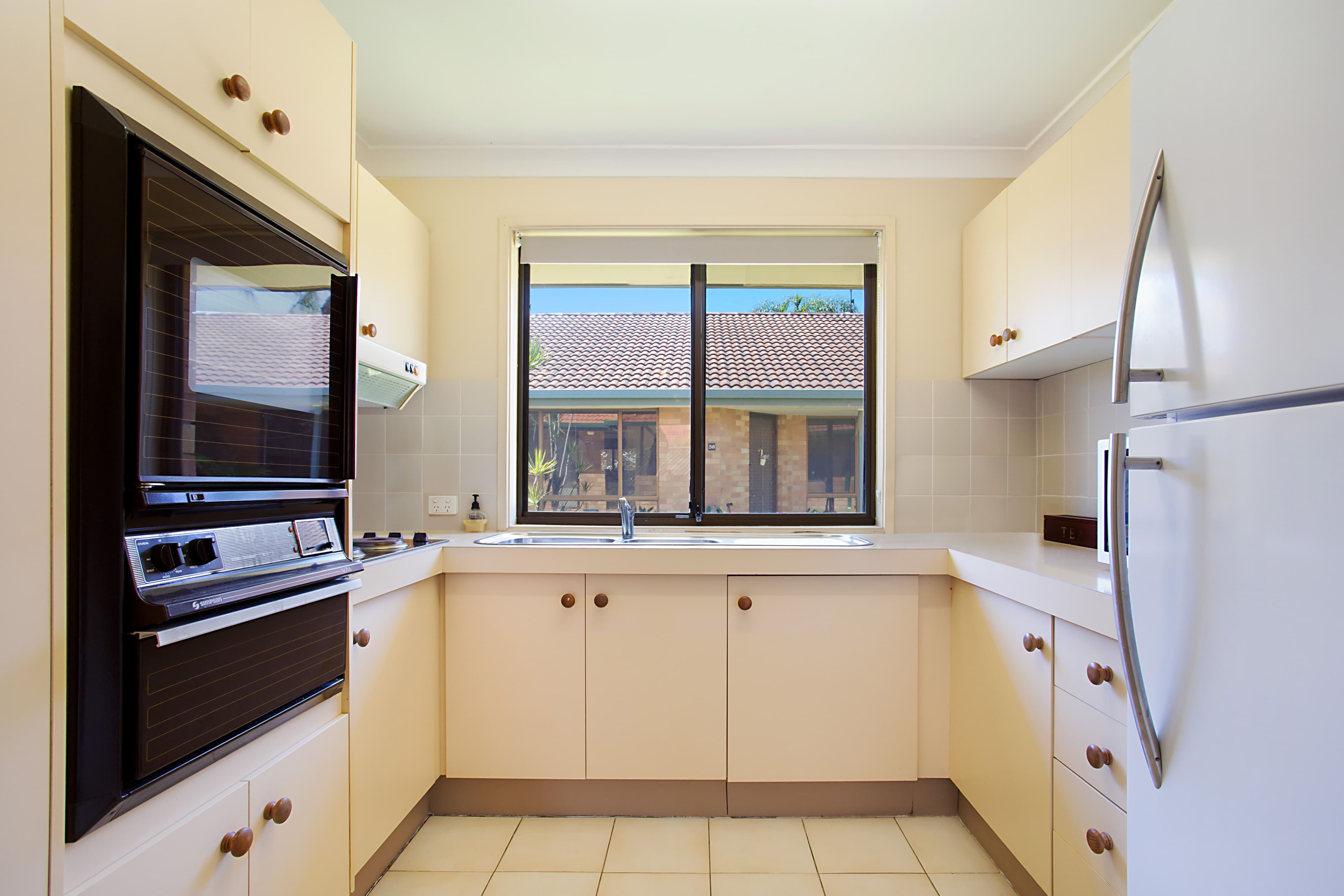 12 Landau Court, Miami QLD 4220, Miami - Thumbnail 5