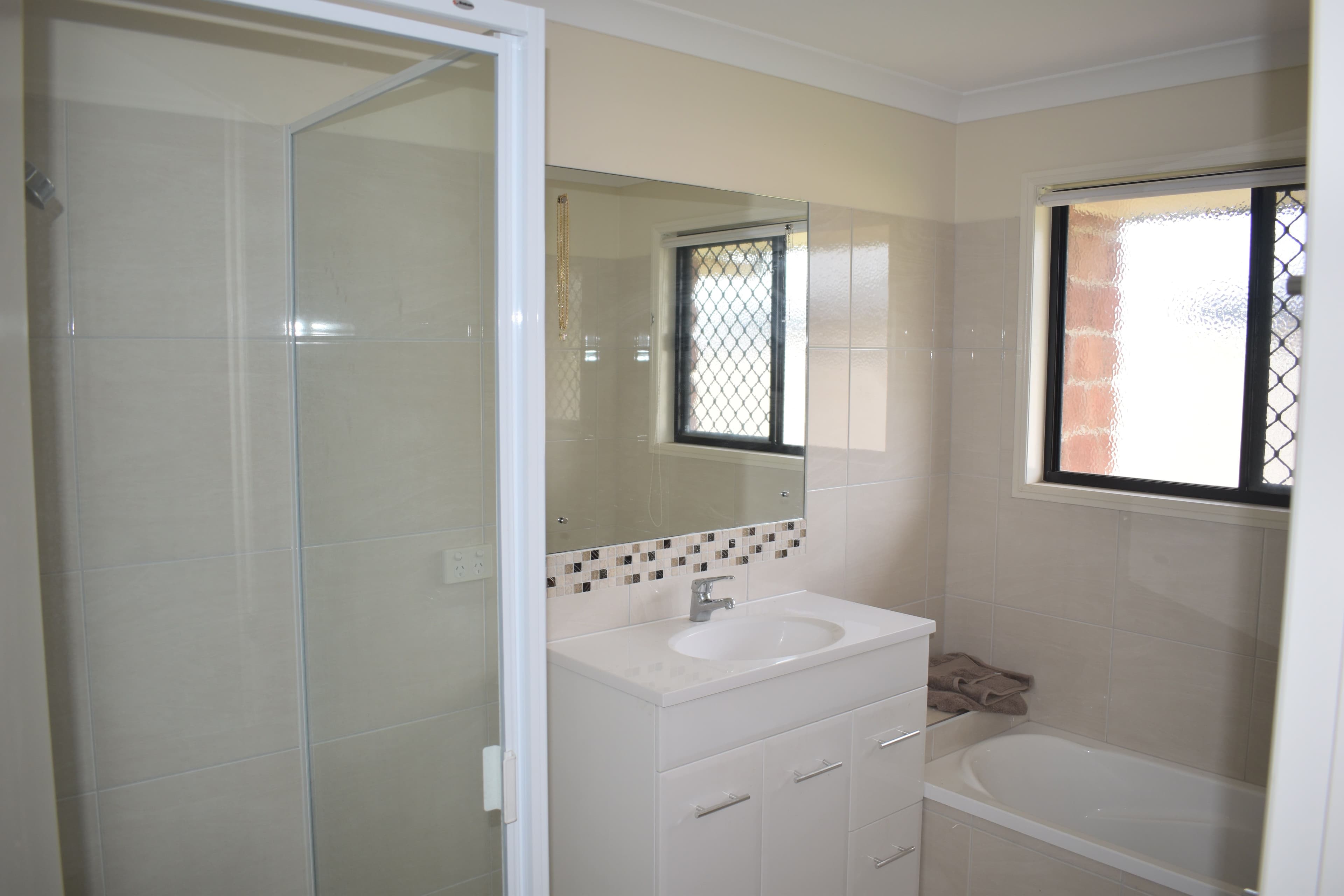 8 Spellman Street, Emerald QLD 4720, Emerald - Thumbnail 8