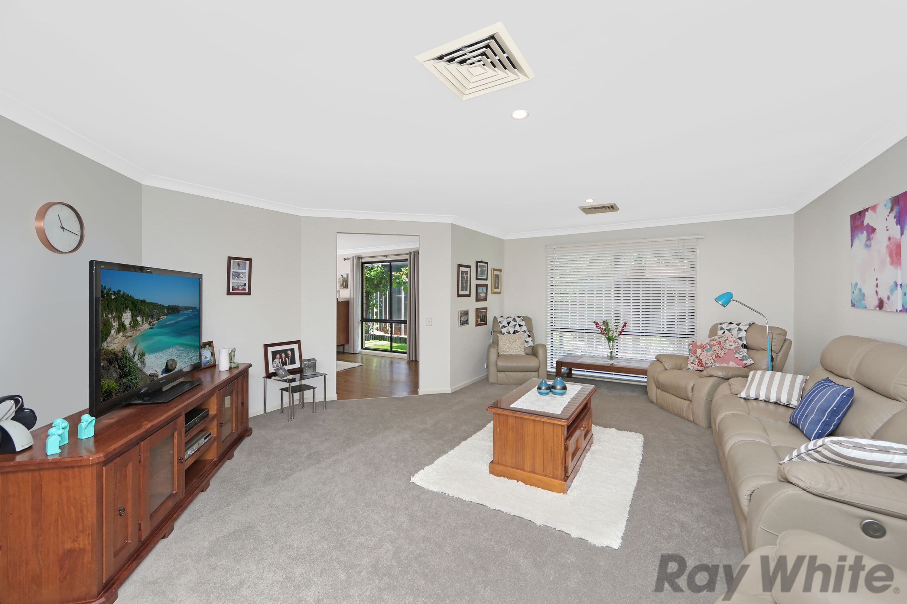 37 Birch Drive, Hamlyn Terrace - Thumbnail 4