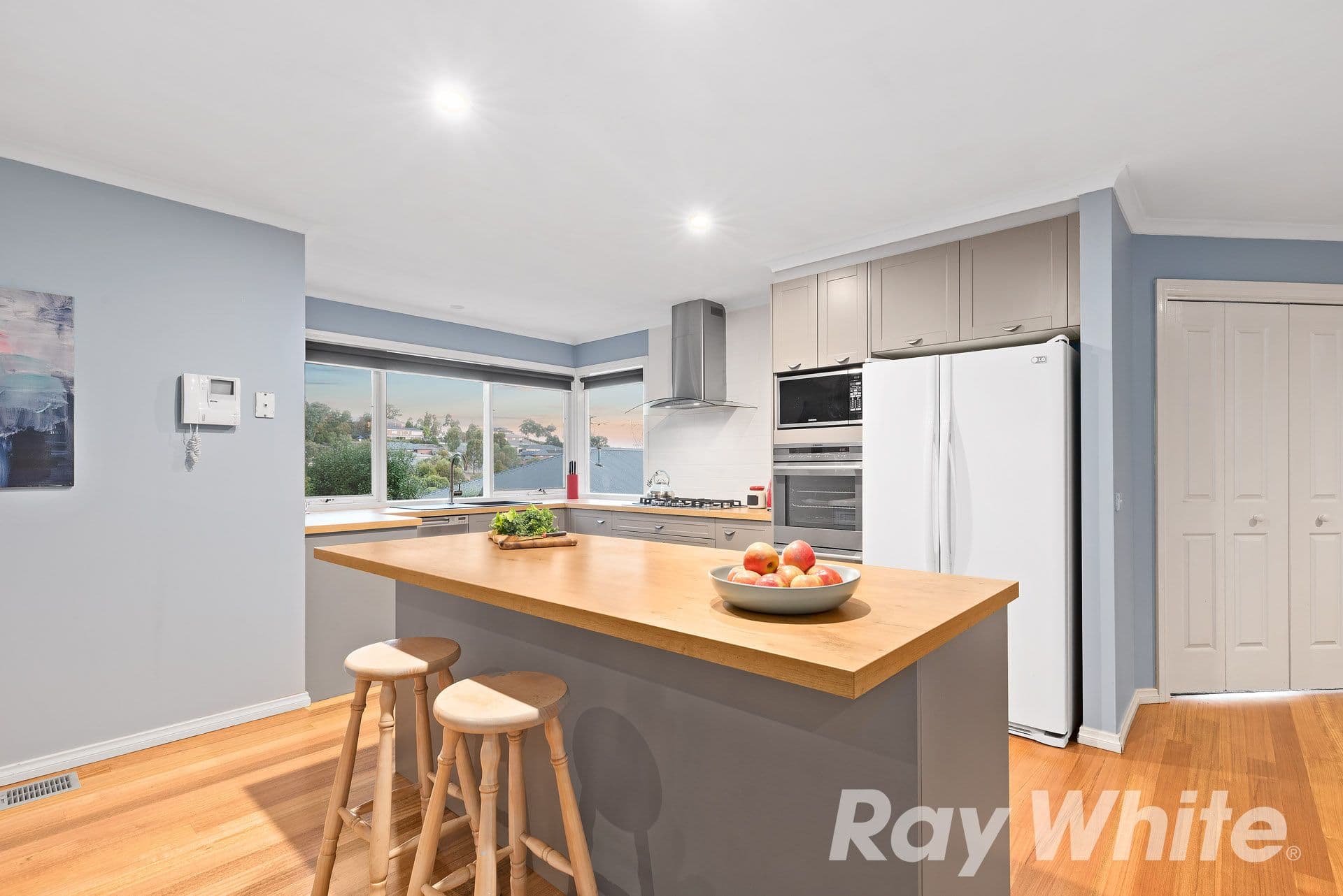 6 ARRUNGA Close, Diamond Creek VIC 3089, Diamond Creek - Thumbnail 3
