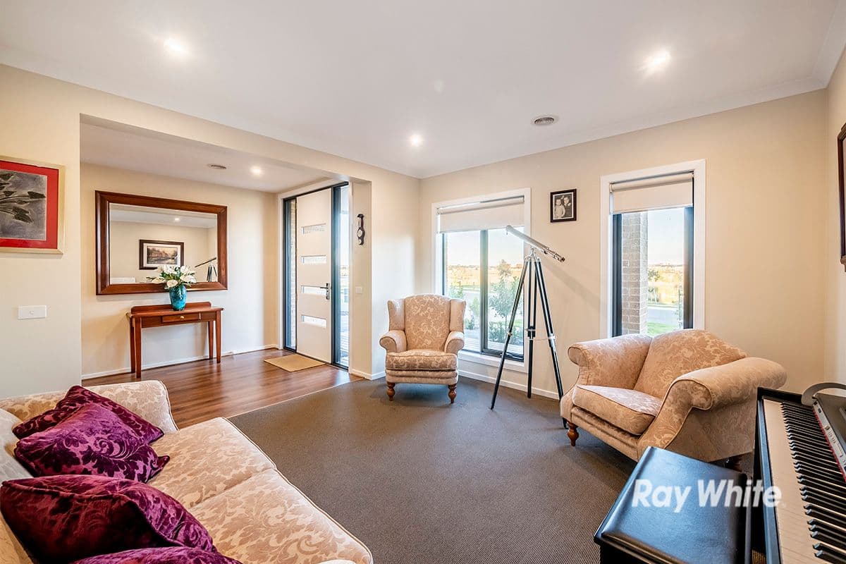 33 Trillium Boulevard, Cranbourne North VIC 3977, Cranbourne North - Thumbnail 3