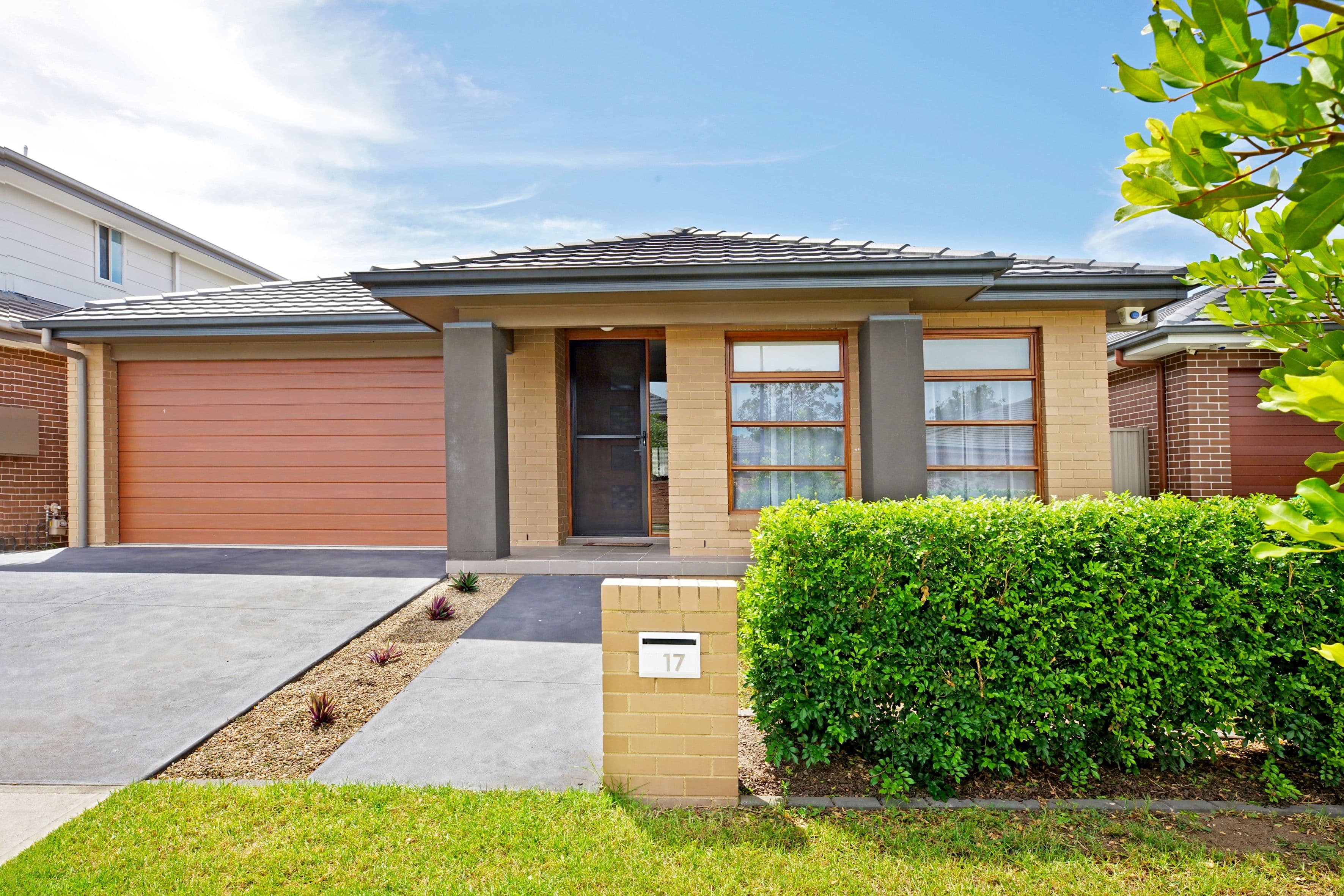 17 Cabarita Way, Jordan Springs - Image 1