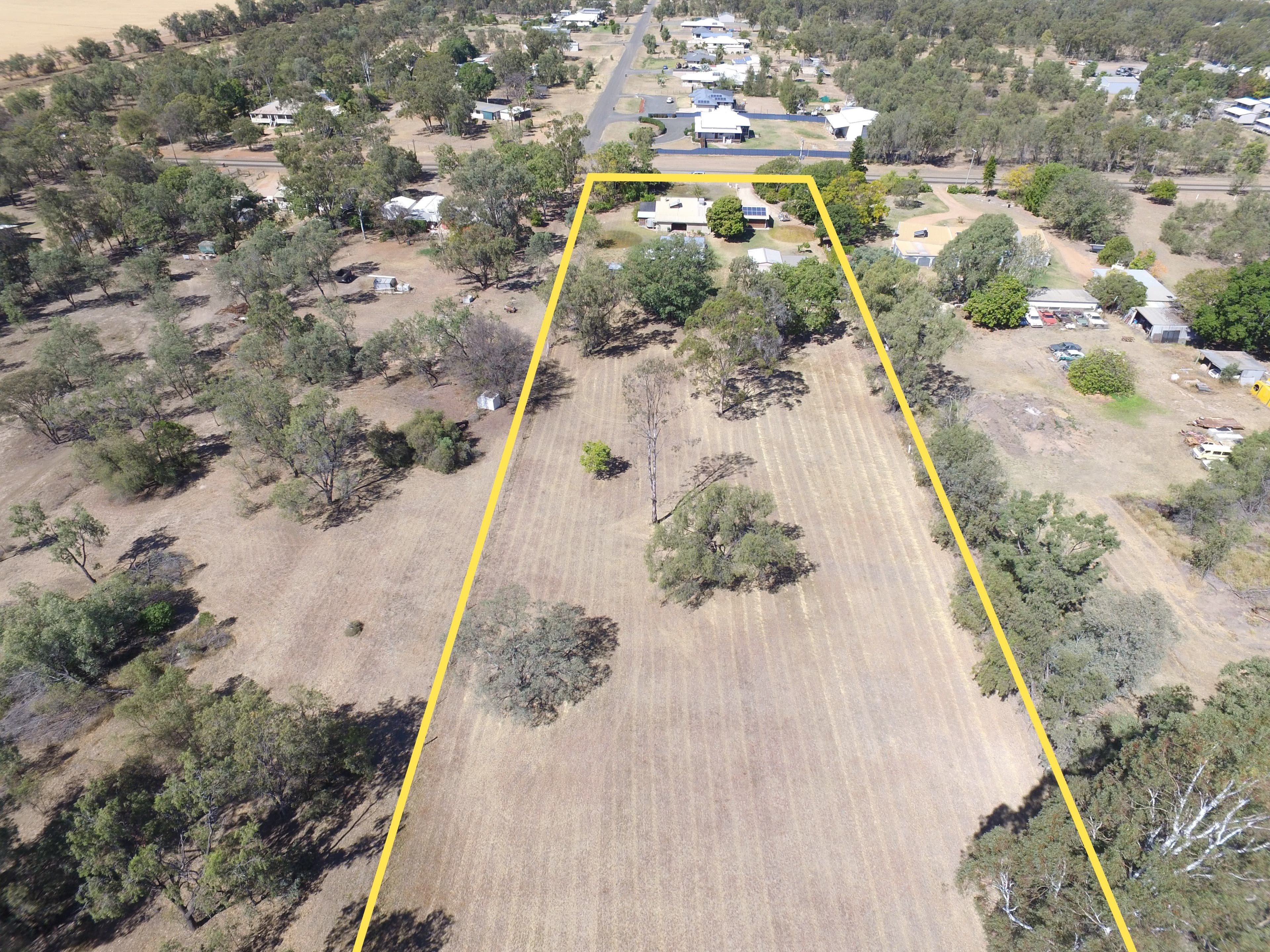 35 Tourmaline Road, Emerald QLD 4720, Emerald - Thumbnail 3