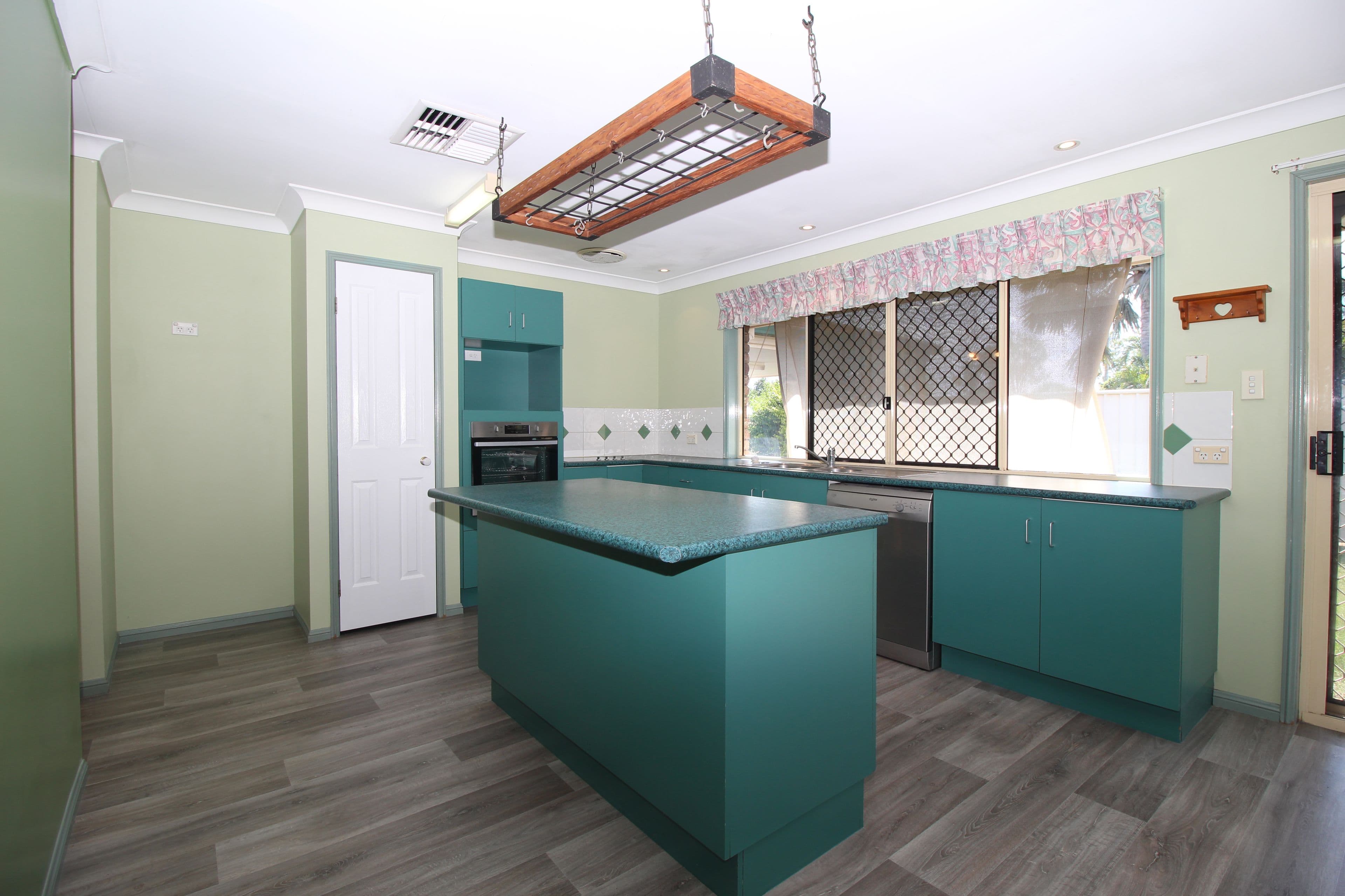 56 Long Street, Emerald QLD 4720, Emerald - Thumbnail 5