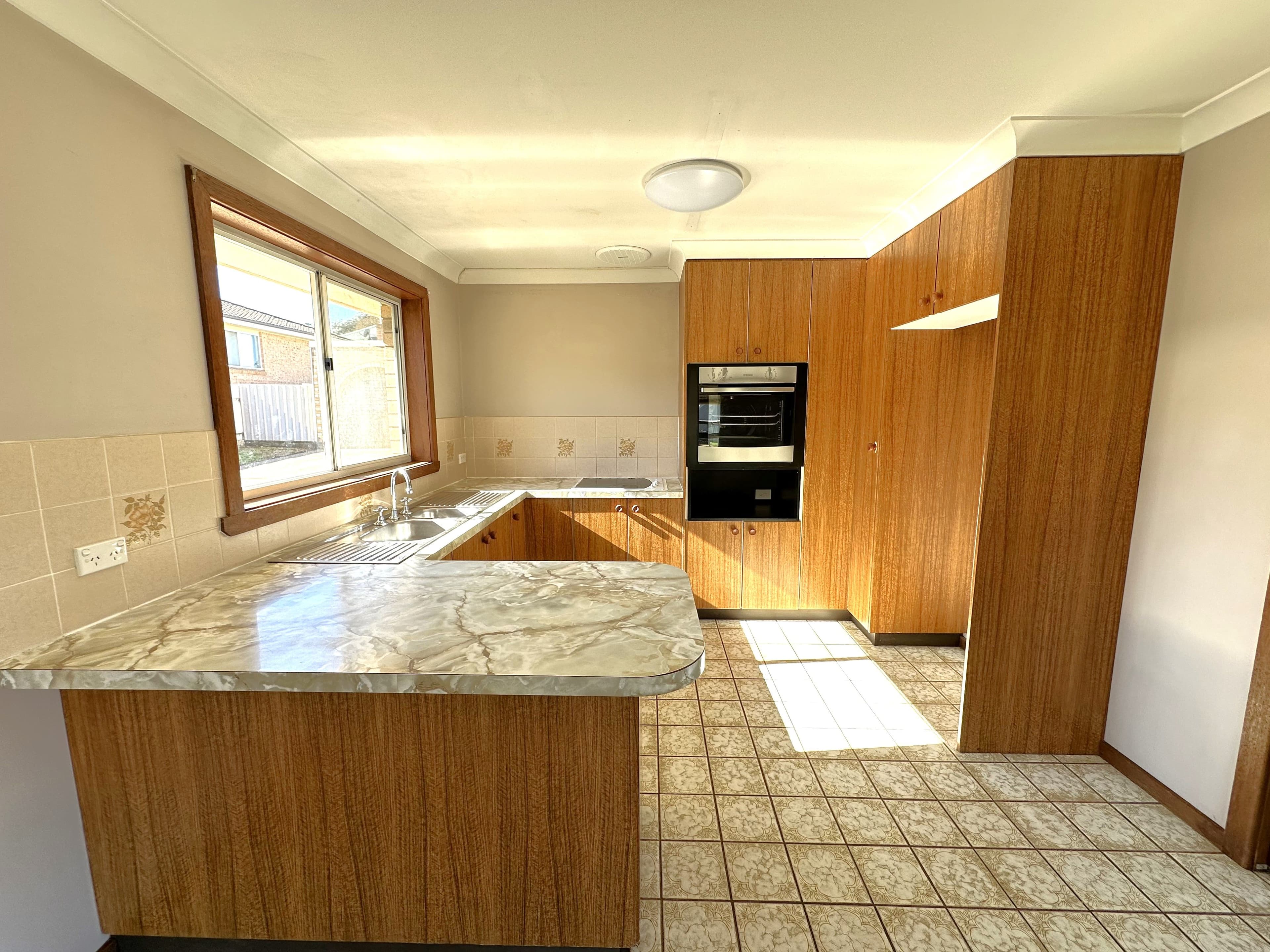 4 Stoneridge Street, Young NSW 2594, Young - Thumbnail 2