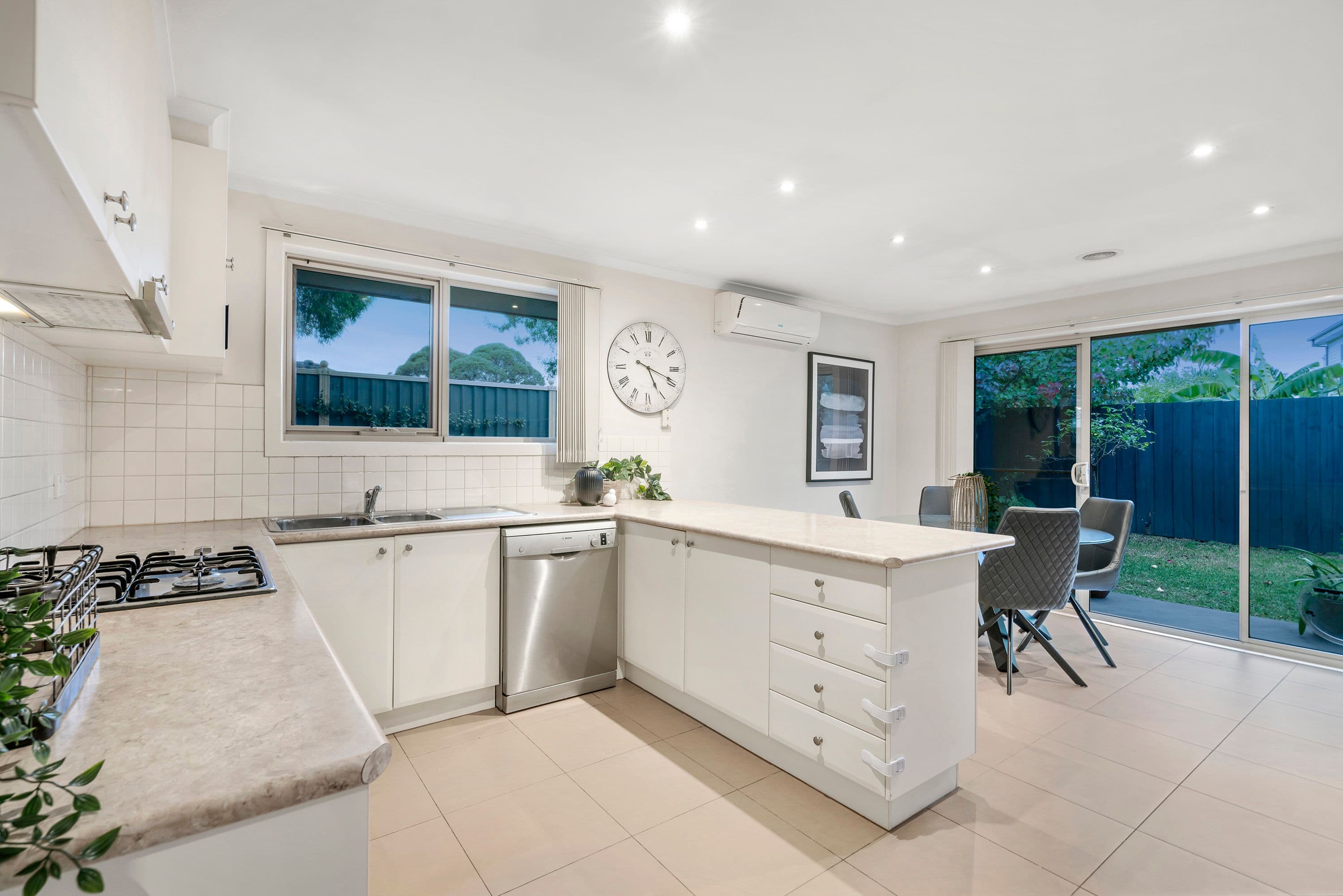 21 Seaview Crescent, Mulgrave VIC 3170, Mulgrave - Thumbnail 3