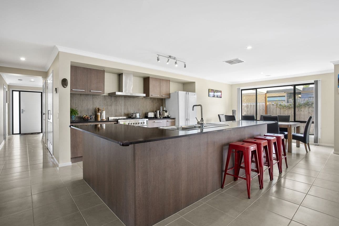 20 Aitkenside Avenue, Highton VIC 3216, Highton - Thumbnail 3