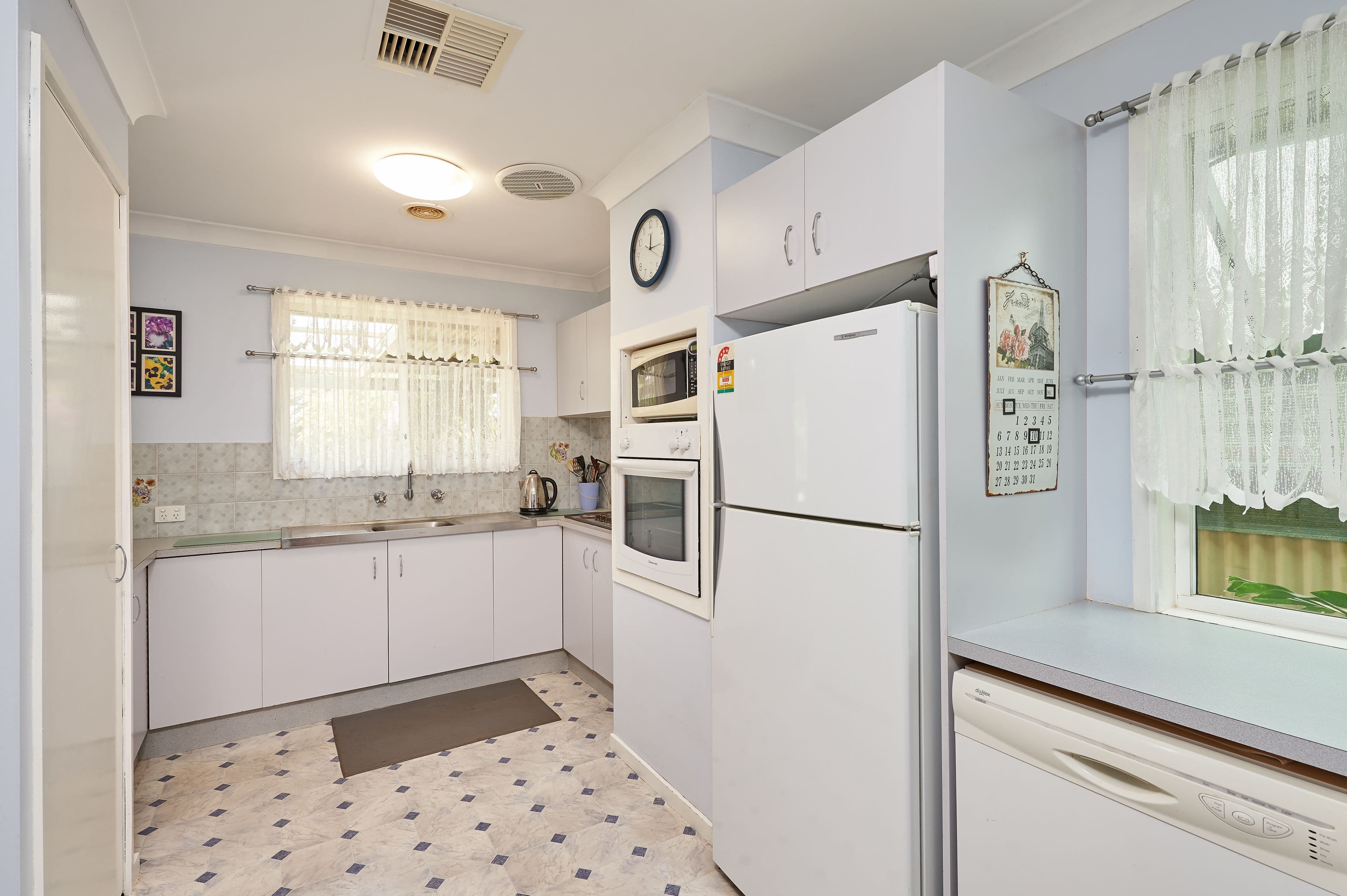 11 Balleroo Crescent, Glenfield Park - Thumbnail 5
