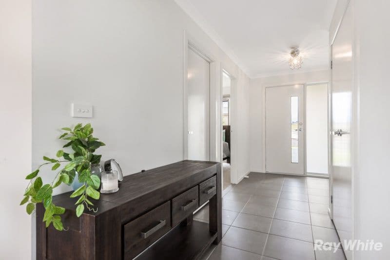 30 Blacker Way, Bannockburn VIC 3331, Bannockburn - Thumbnail 2