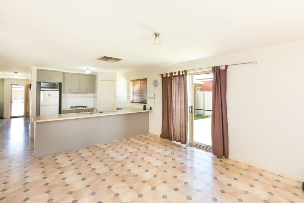 10 Denbeigh Court, Mildura VIC 3500, Mildura - Thumbnail 2