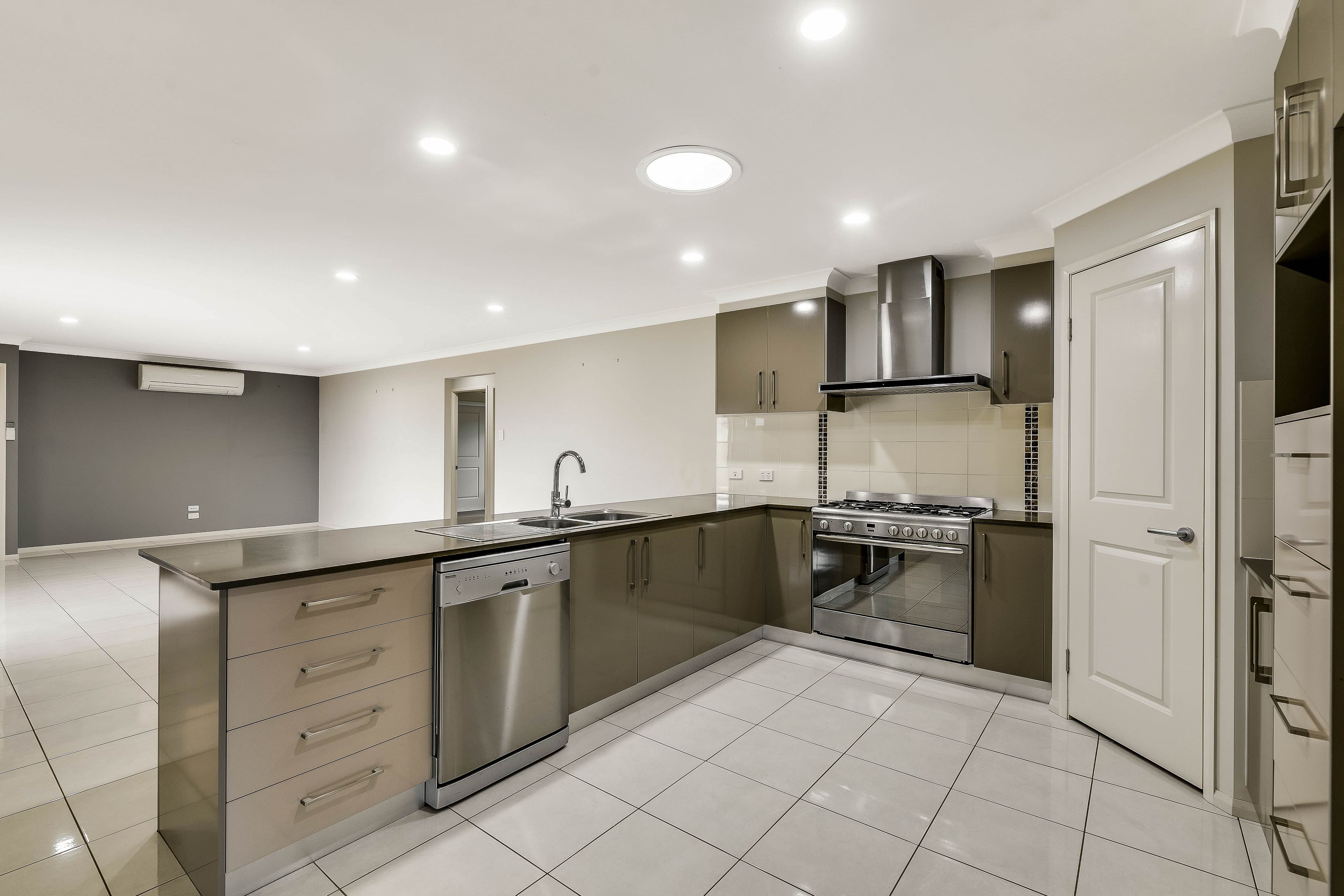 1 Punter Close, Glenvale QLD 4350, Glenvale - Thumbnail 2