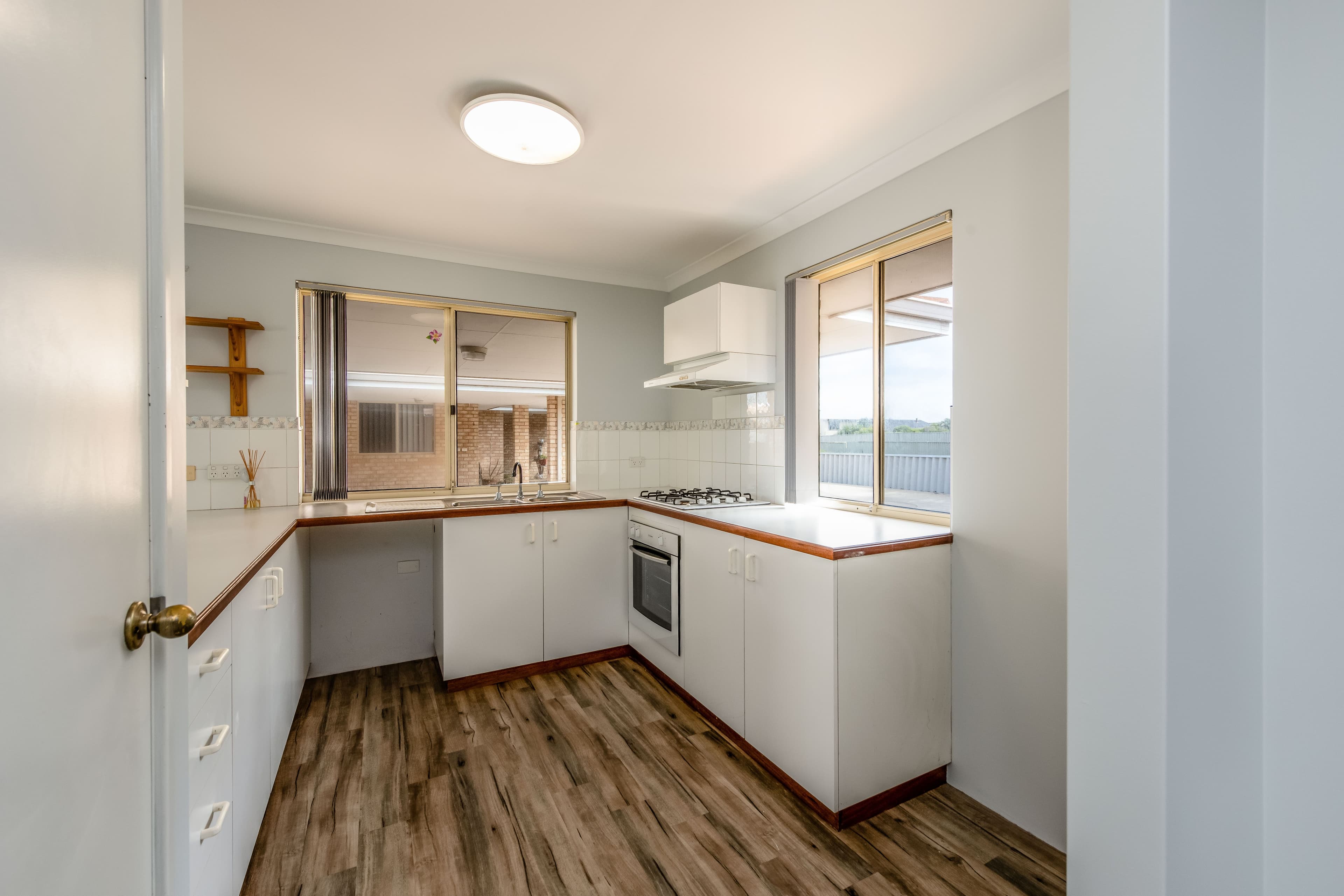 2/11 Henry Street, Beresford WA 6530, Beresford - Thumbnail 2