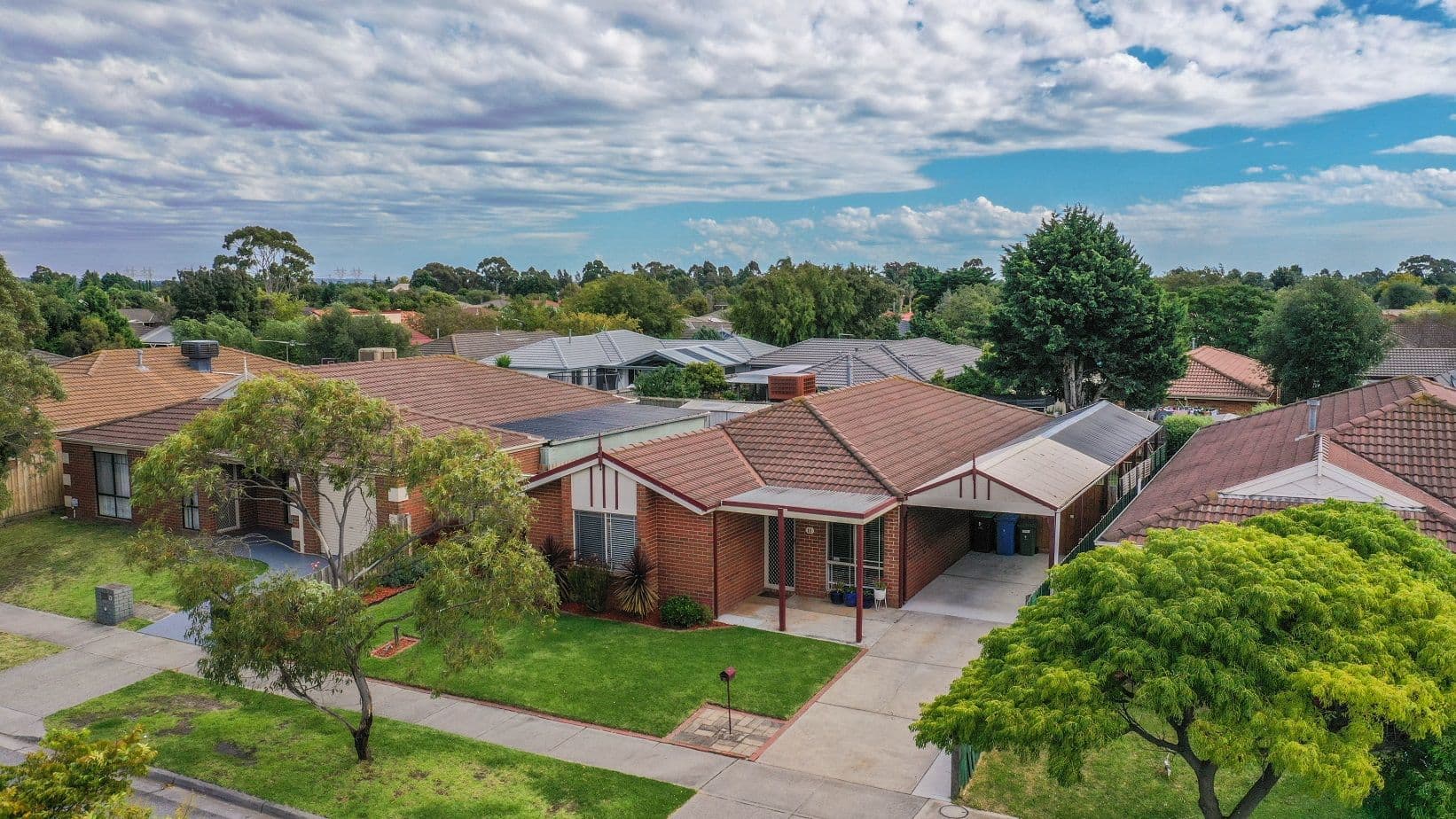 11 Daphne Way, Cranbourne North VIC 3977, Cranbourne North - Thumbnail 3