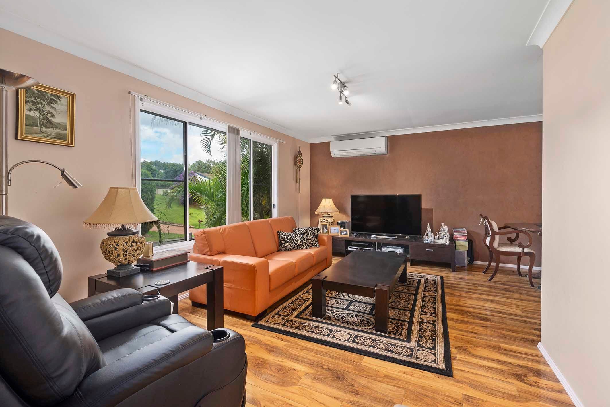 23 Endeavour Close, Woodrising - Thumbnail 2
