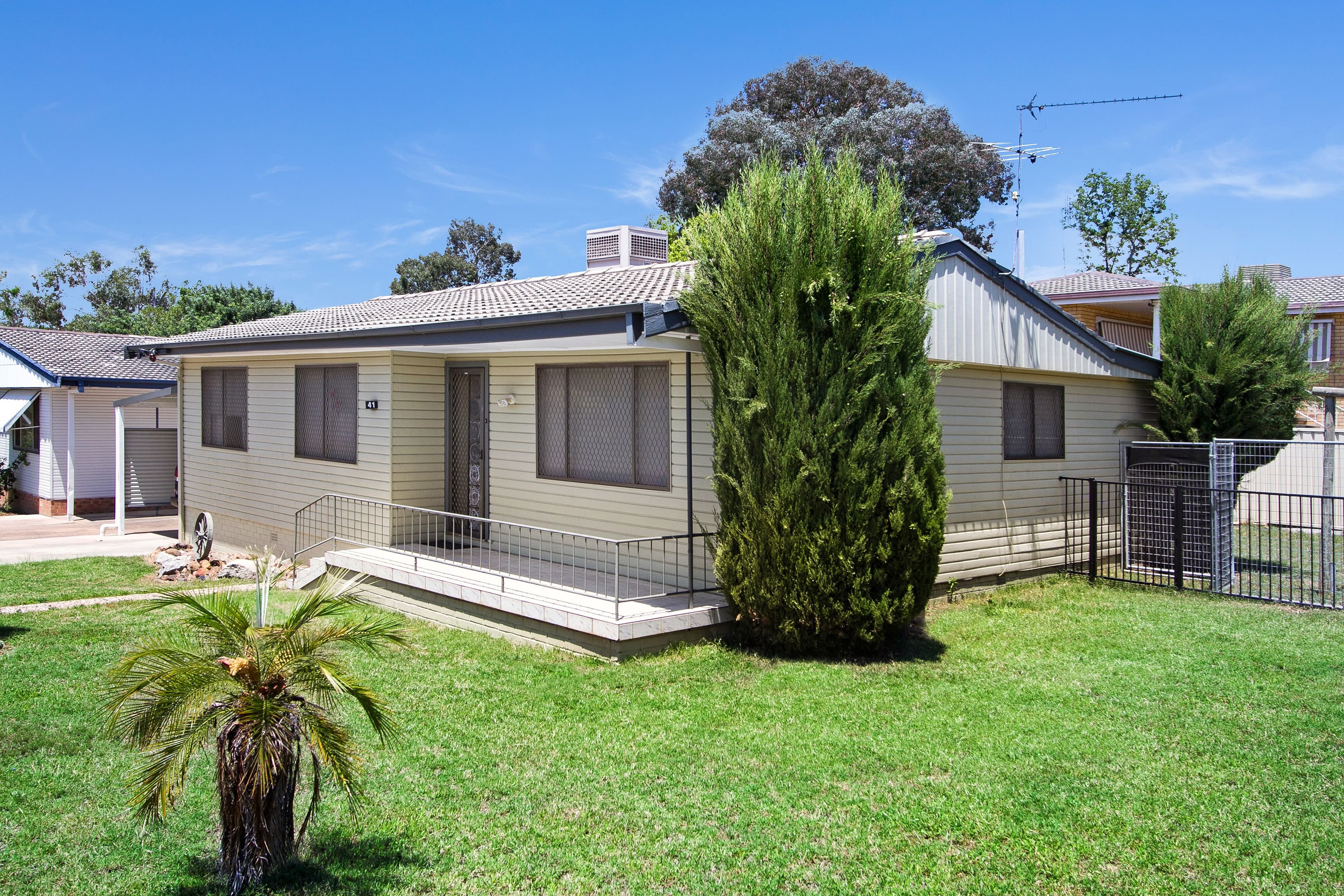 41 Holland Street, Tamworth NSW 2340, Tamworth - Image 1