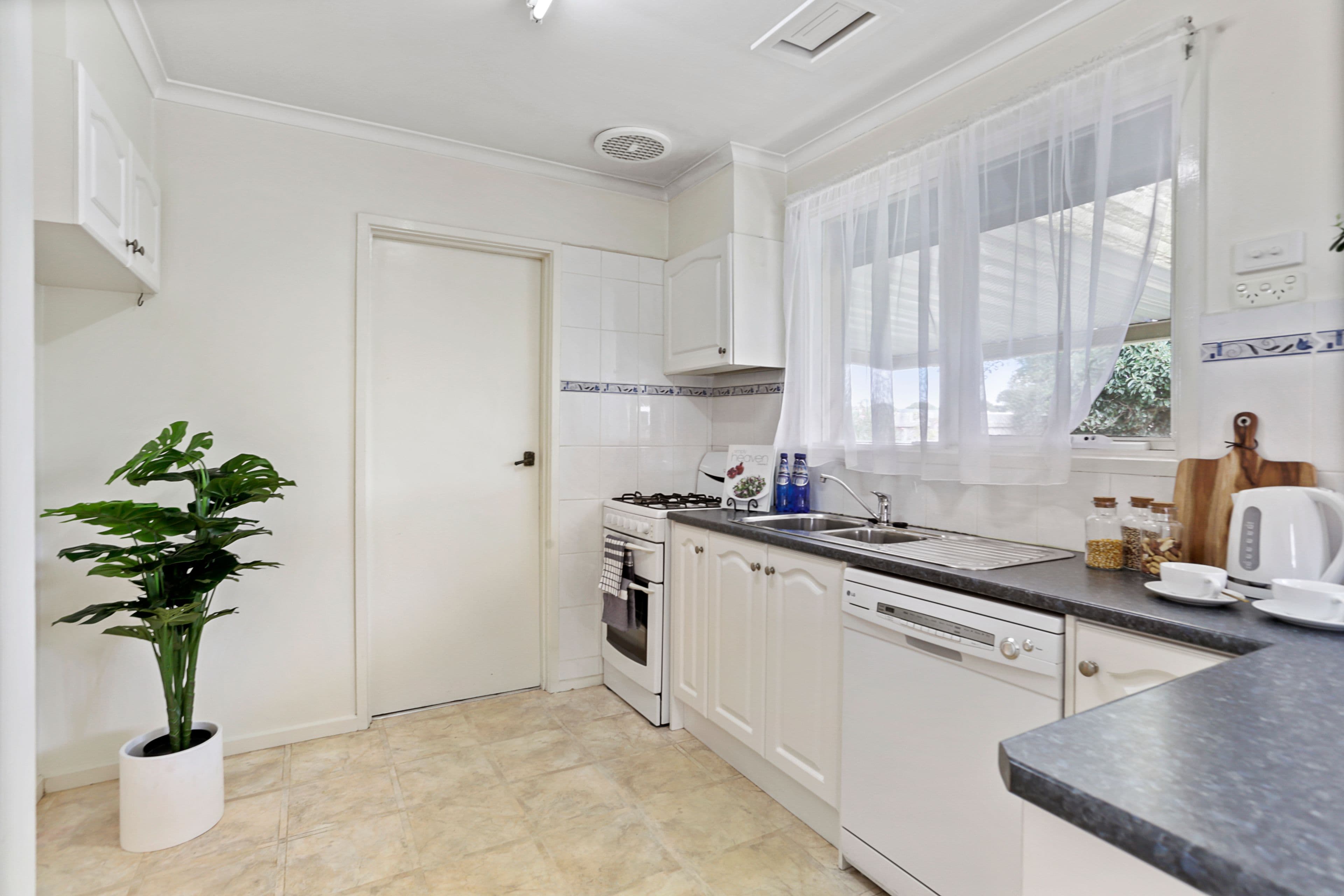 4 Gillian Street, Springvale South VIC 3172, Springvale South - Thumbnail 4