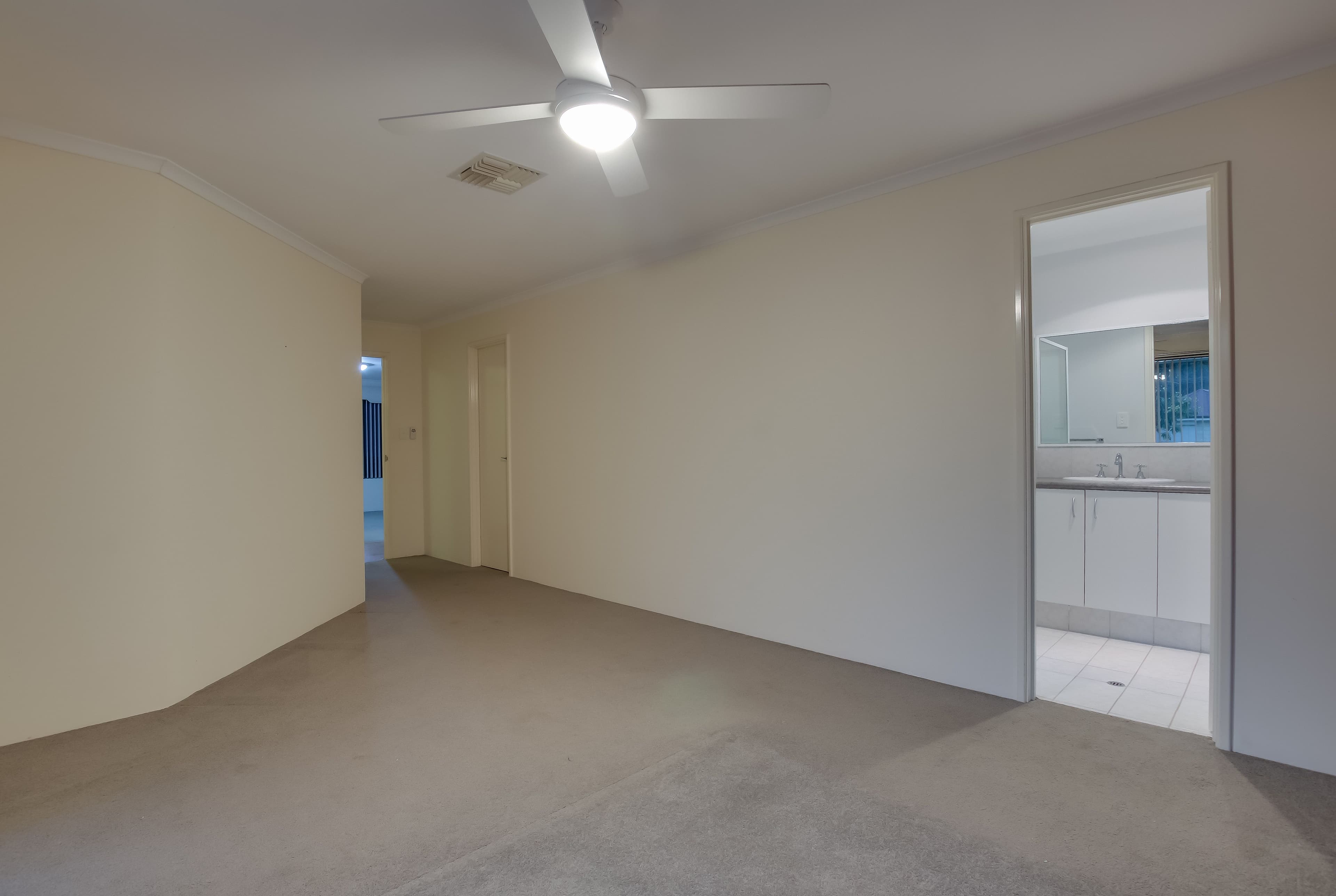 33 Phar Lap Road, Wattle Grove WA 6107, Wattle Grove - Thumbnail 6
