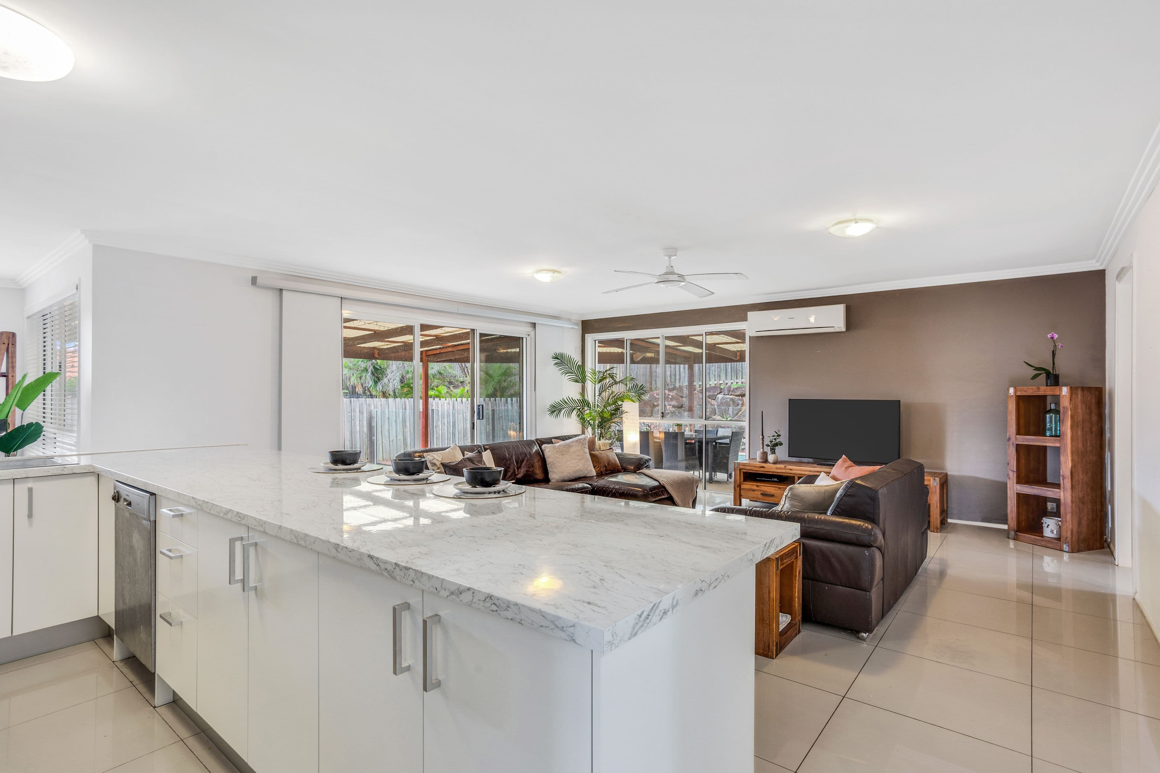 18 Bedford Crescent, Mudgeeraba QLD 4213, Mudgeeraba - Thumbnail 2