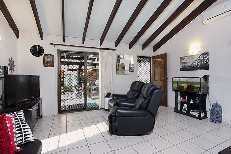 317 Cliveden Avenue, Oxley QLD 4075, Oxley - Thumbnail 7