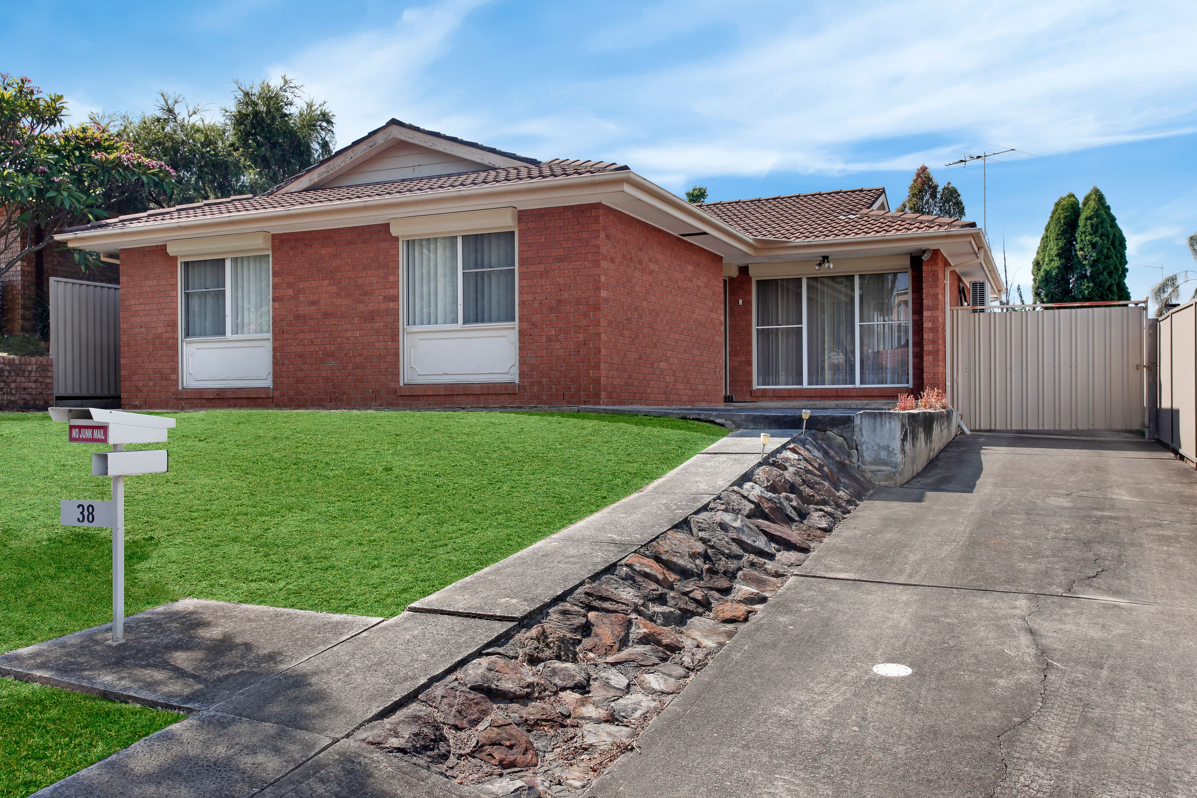 38 Ben Lomond Street, Bossley Park - Image 1