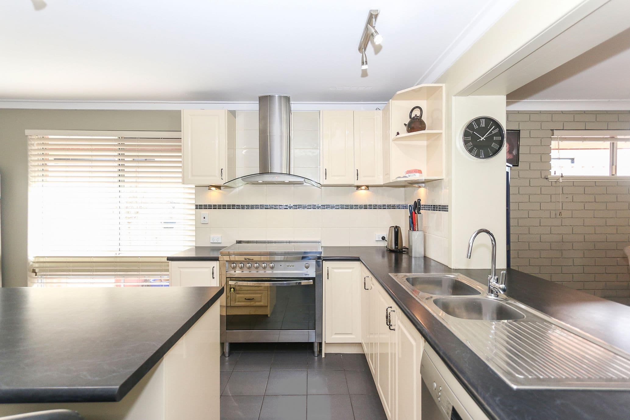 40 Penzance Street, Bassendean WA 6054, Bassendean - Thumbnail 8