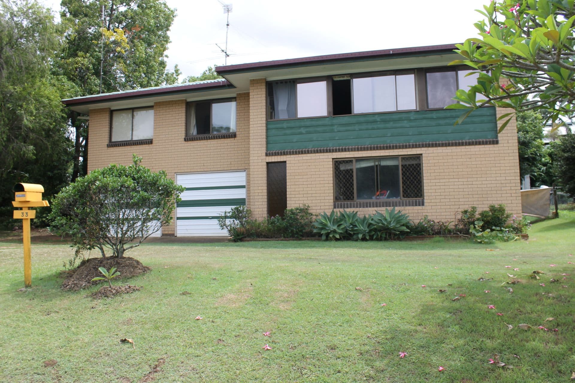 33 Elliott Street, Caboolture QLD 4510, Caboolture - Thumbnail 2