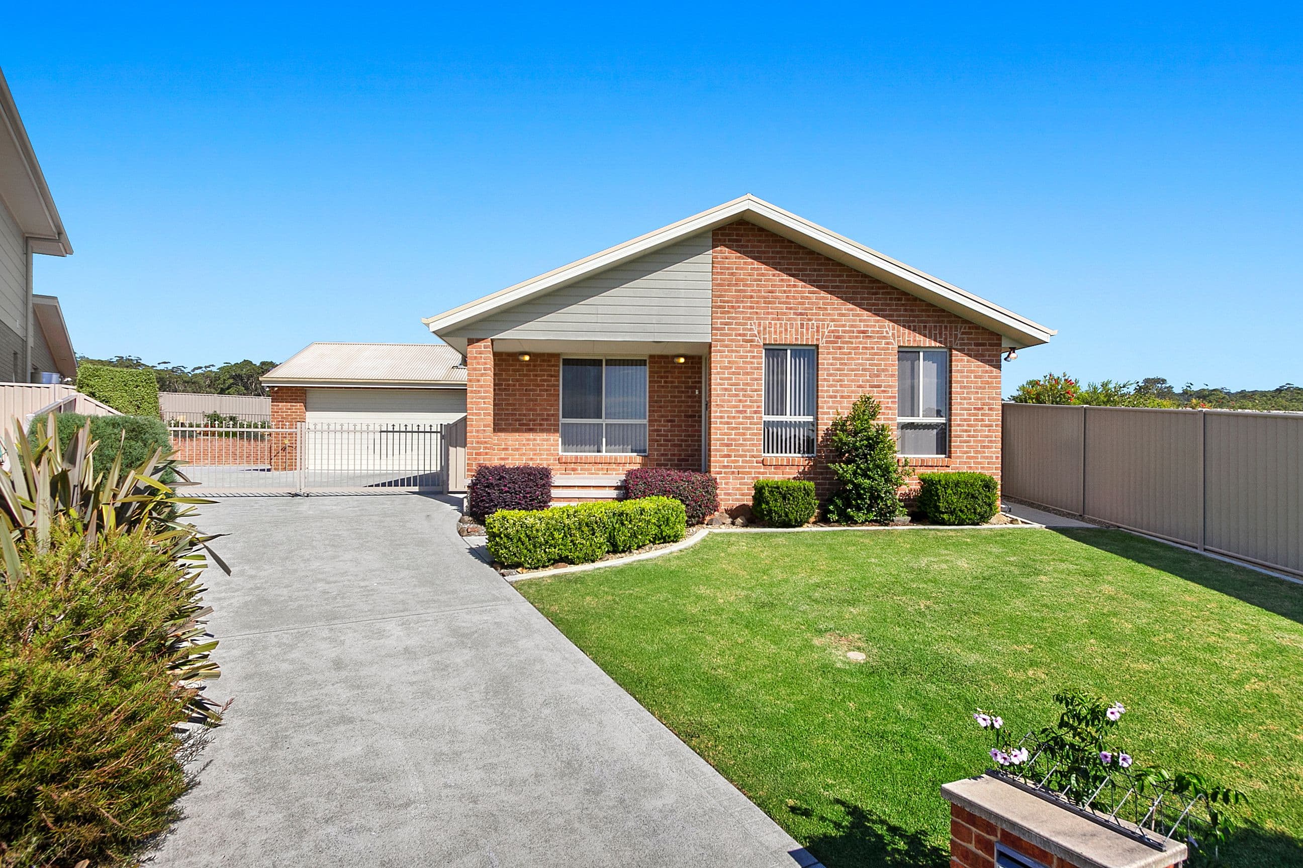 4 Hunter Place, Sunshine Bay - Image 1