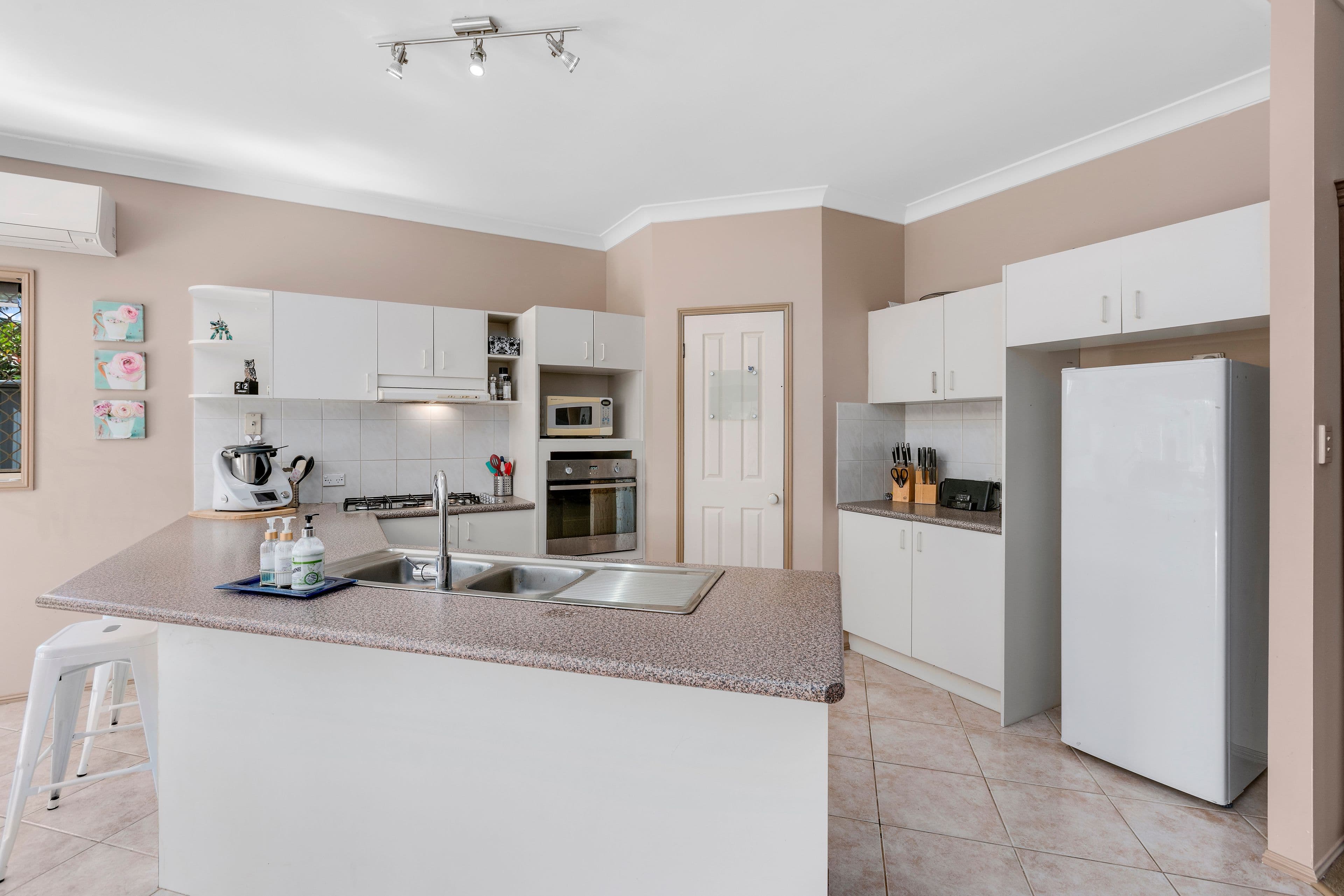 29 Edgeworth Place, Helensvale QLD 4212, Helensvale - Thumbnail 8