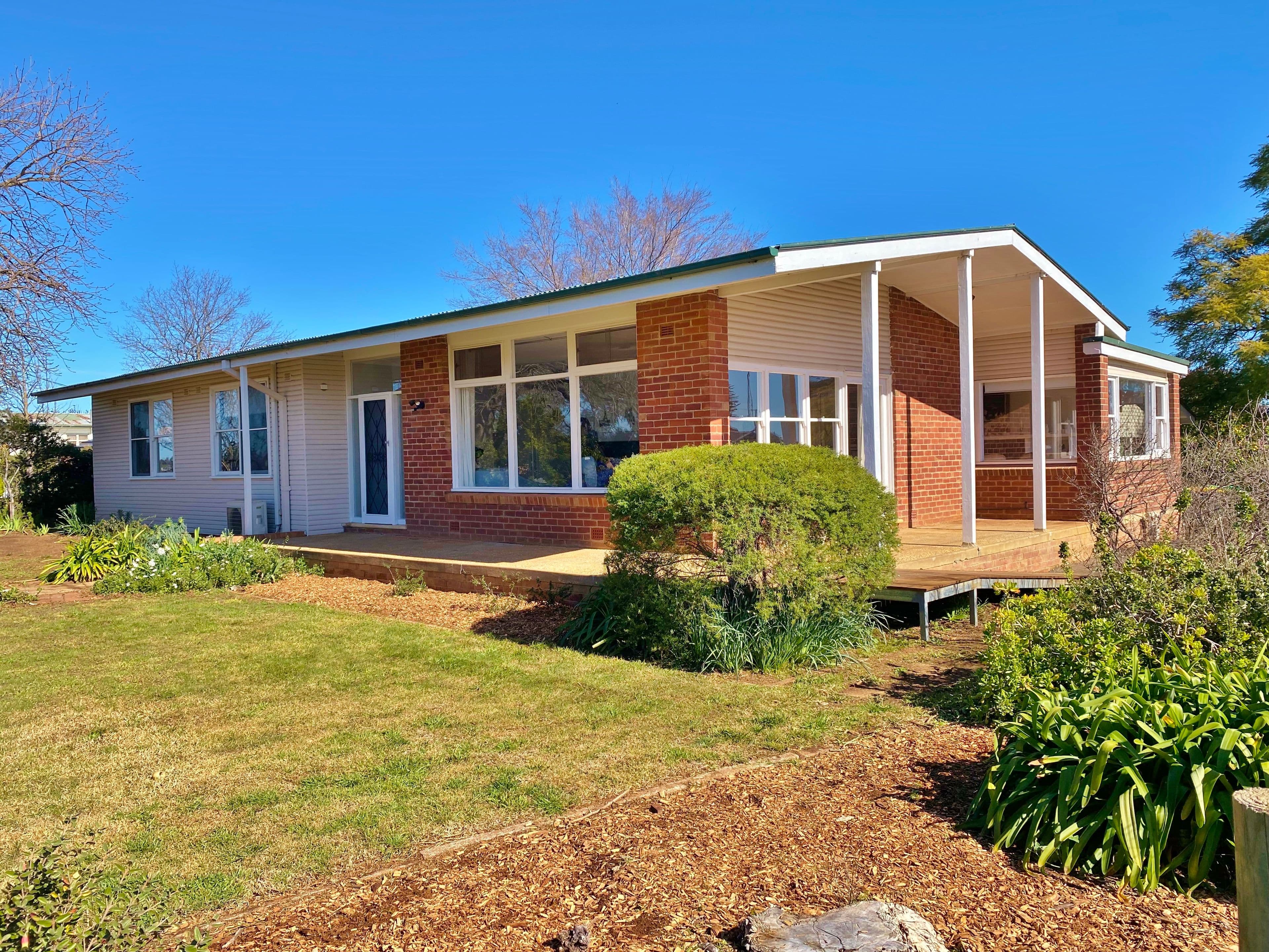 116 Railway Street South, Altona - Image 1