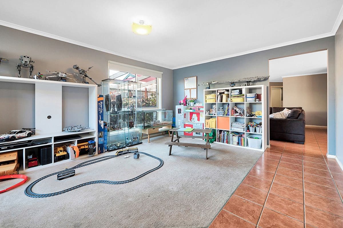 7 Cambridge Close, Cranbourne East VIC 3977, Cranbourne East - Thumbnail 2