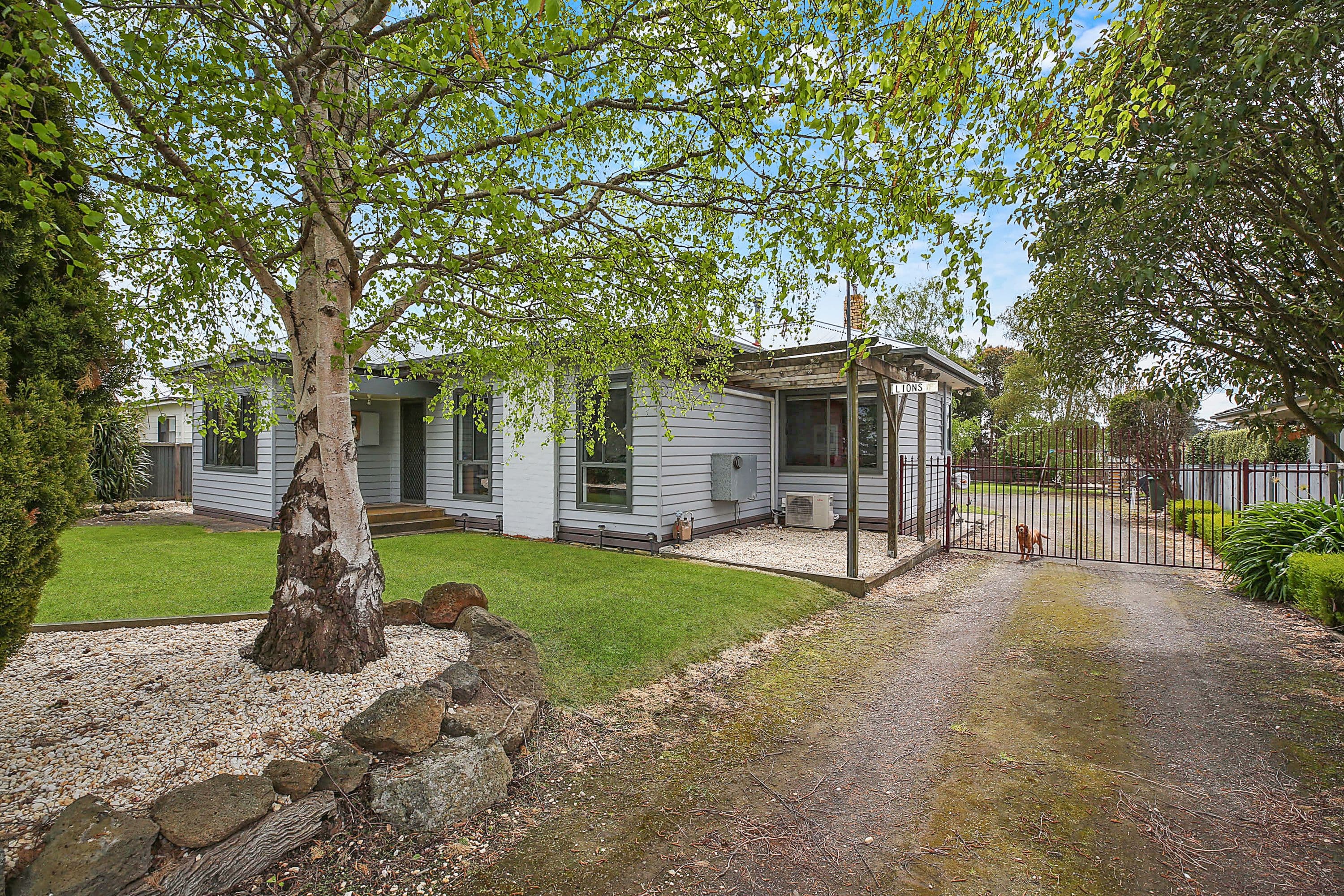 60 Mitchell Street, Cobden VIC 3266, Cobden - Thumbnail 2