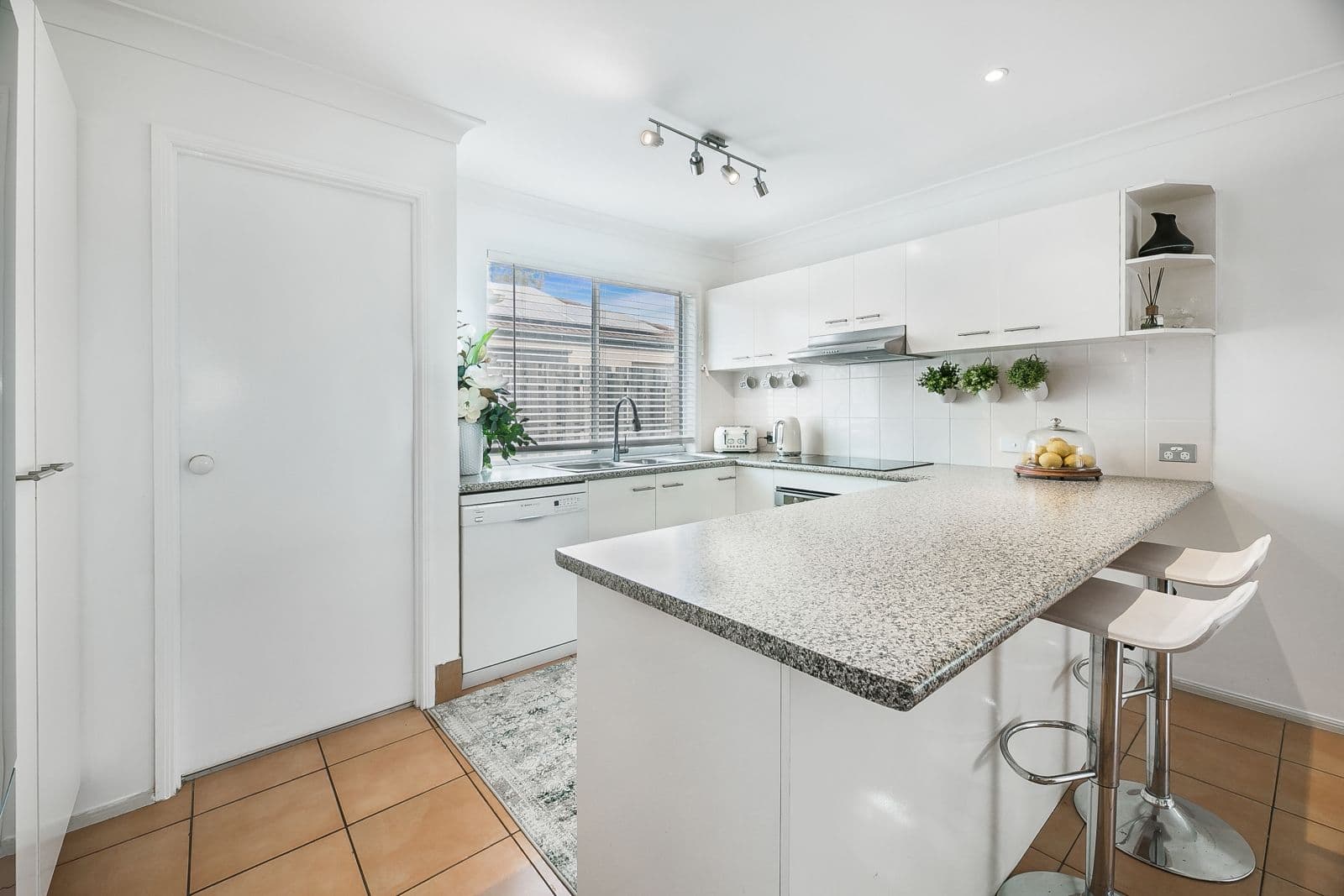 8 Harrow Place, Arundel QLD 4214, Arundel - Thumbnail 5
