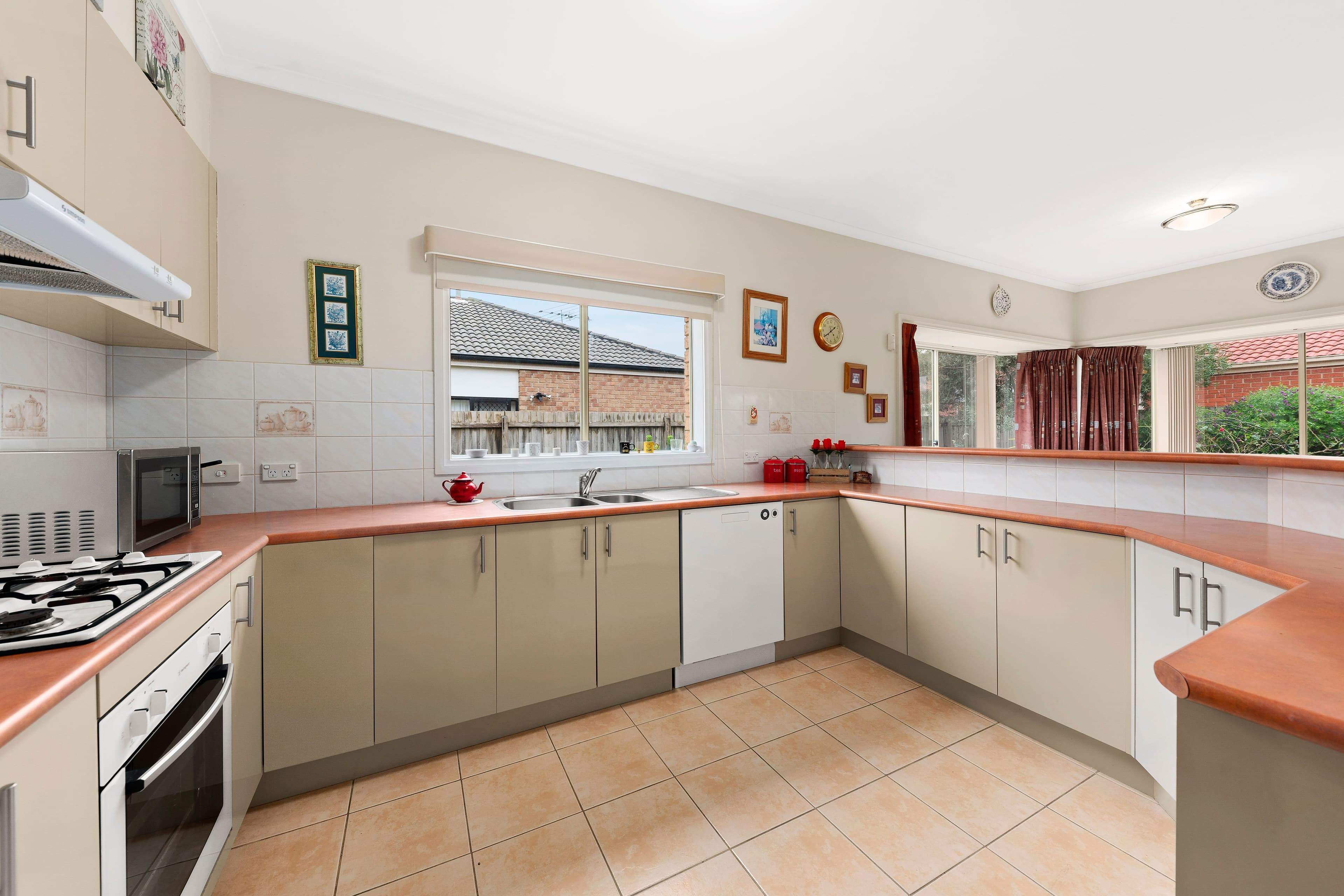 2 Oakmont Close, Rowville VIC 3178, Rowville - Thumbnail 3