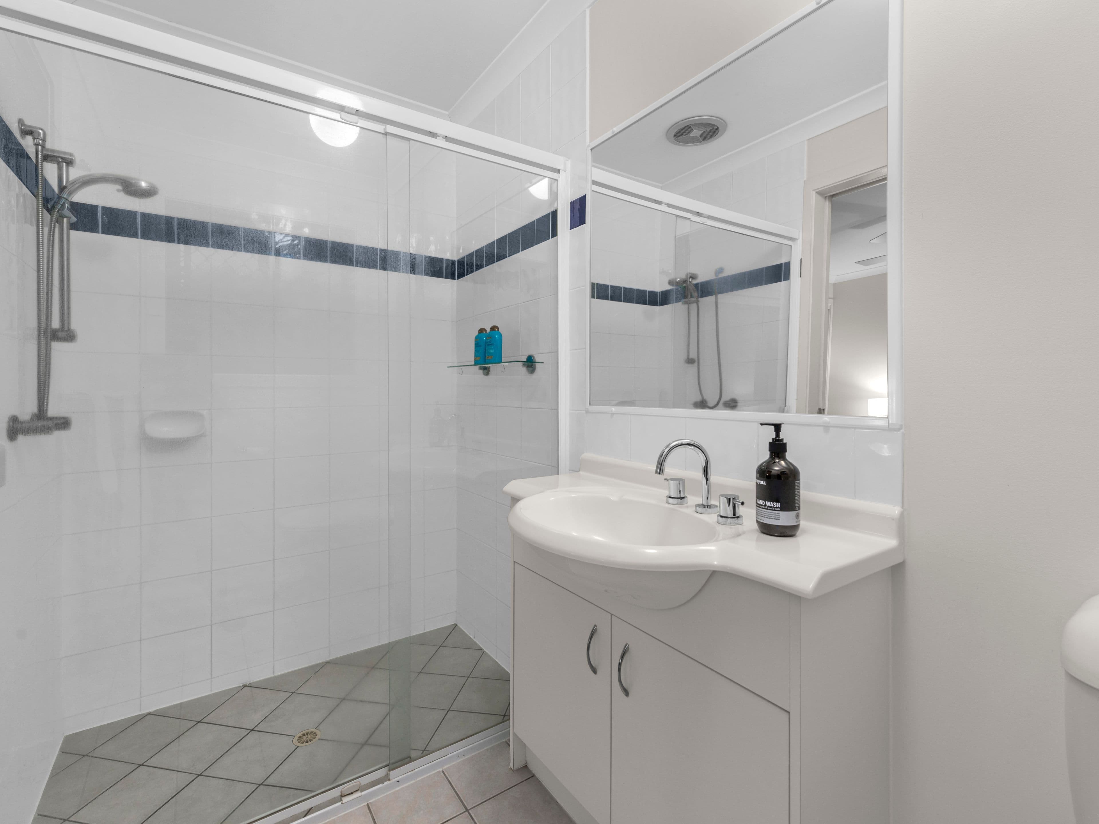 10 Westaway Place, Wynnum West QLD 4178, Wynnum West - Thumbnail 8
