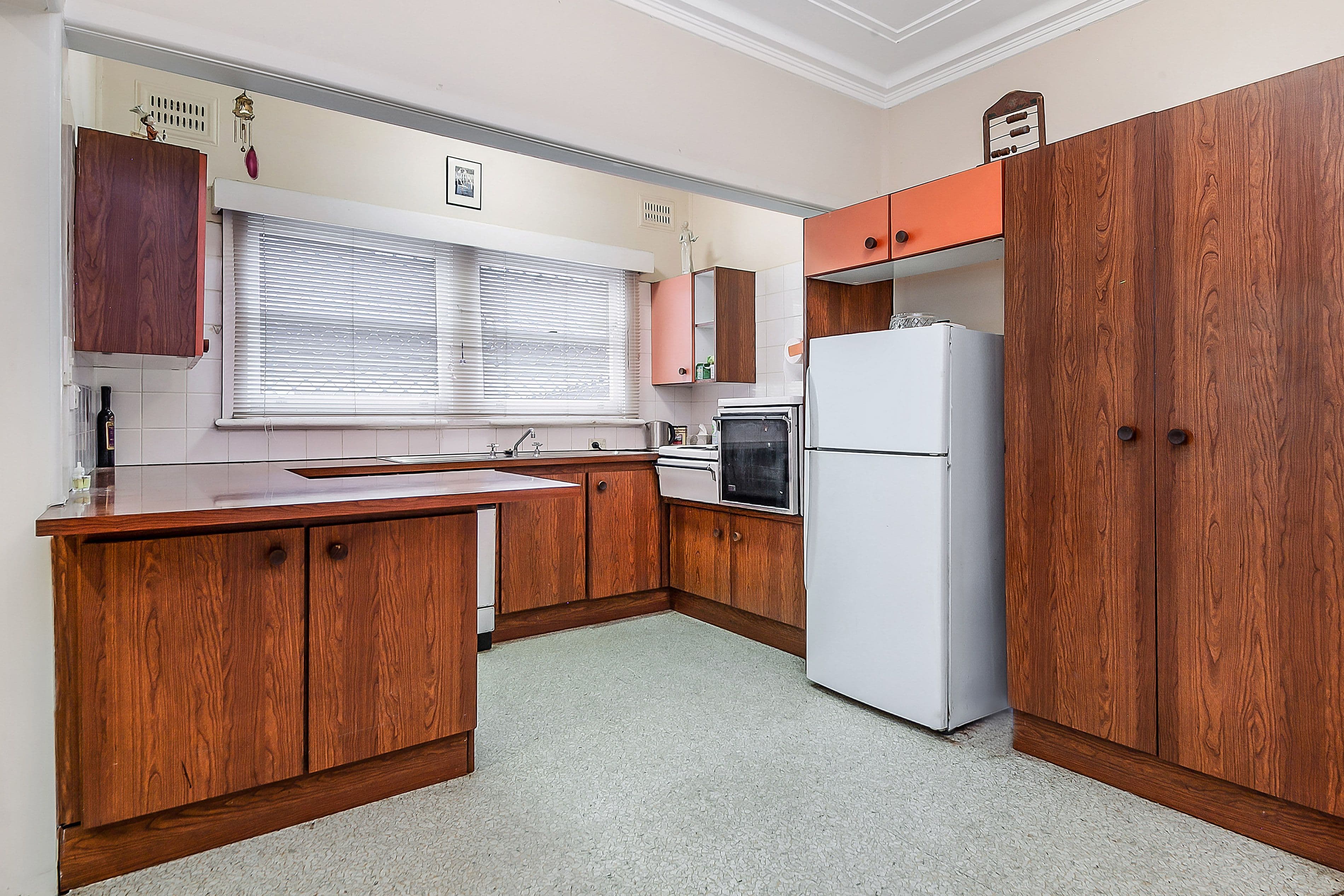 92 Hillcrest Avenue, Greenacre - Thumbnail 3