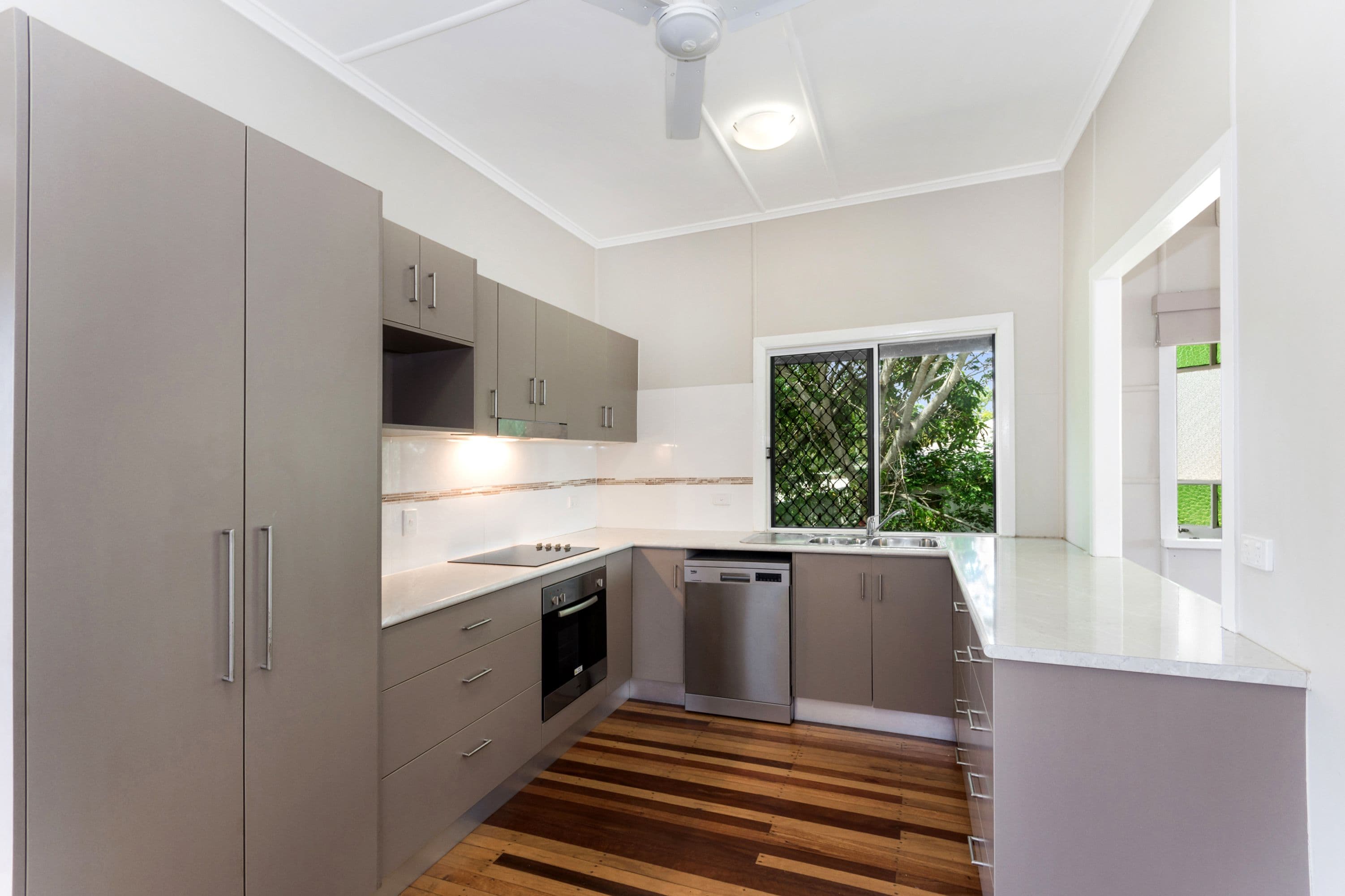 41 MONTGOMERY Street, West End QLD 4810, West End - Thumbnail 3