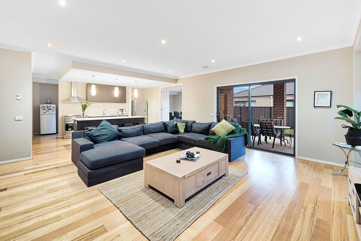 3 Hollingrove Avenue, Clyde North VIC 3978, Clyde North - Thumbnail 4