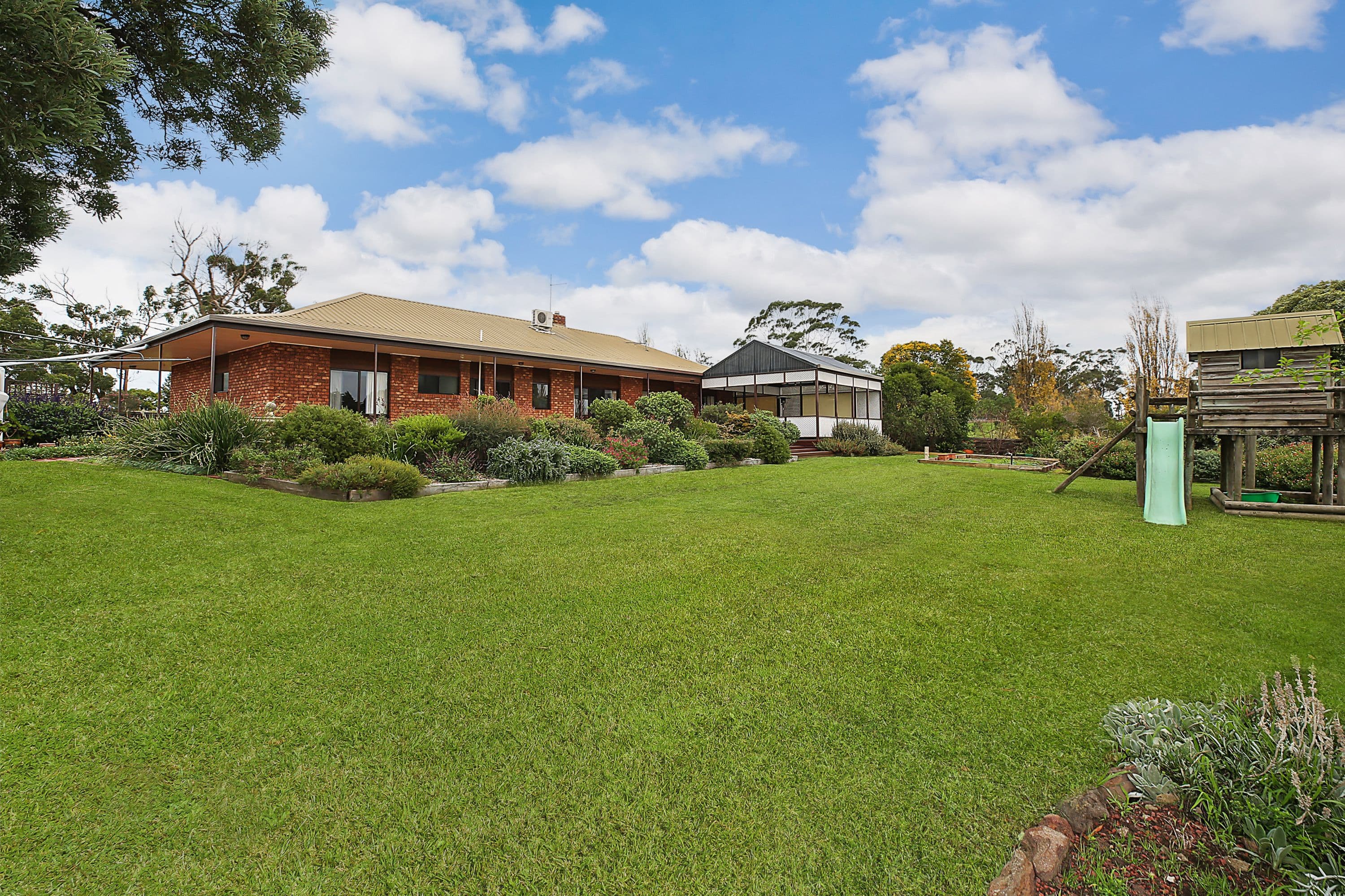 24 Beatons Road, Cobden VIC 3266, Cobden - Thumbnail 2