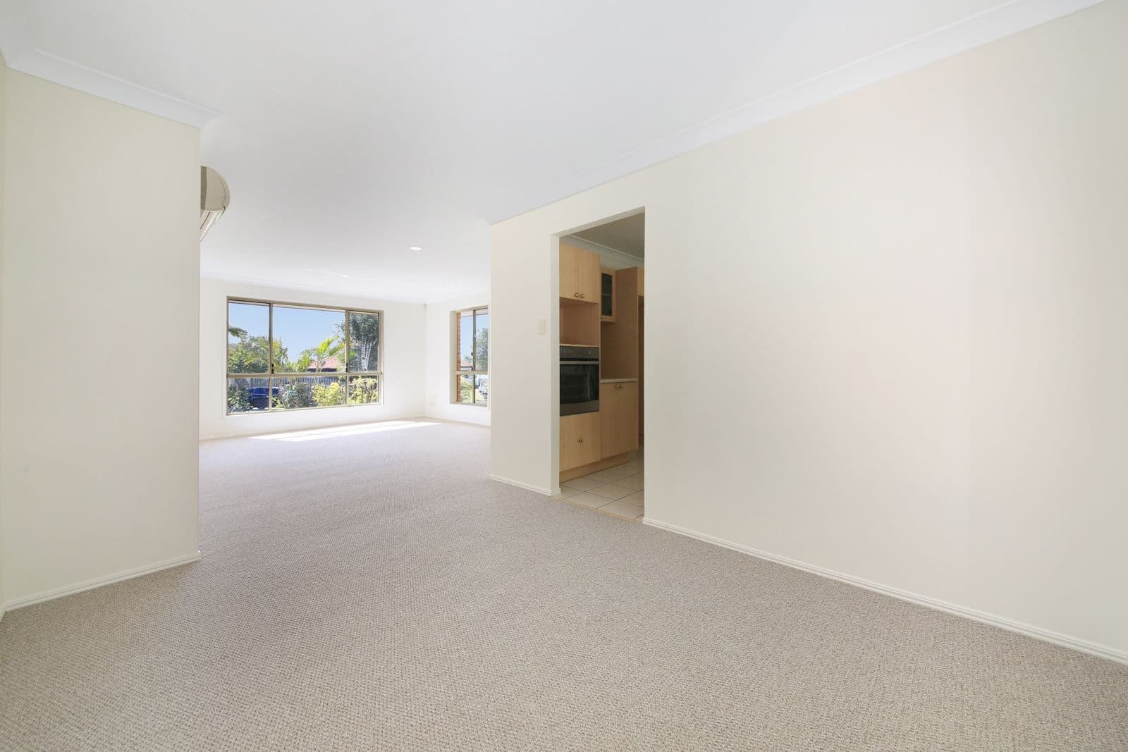 20 Greensborough Crescent, Parkwood QLD 4214, Parkwood - Thumbnail 5