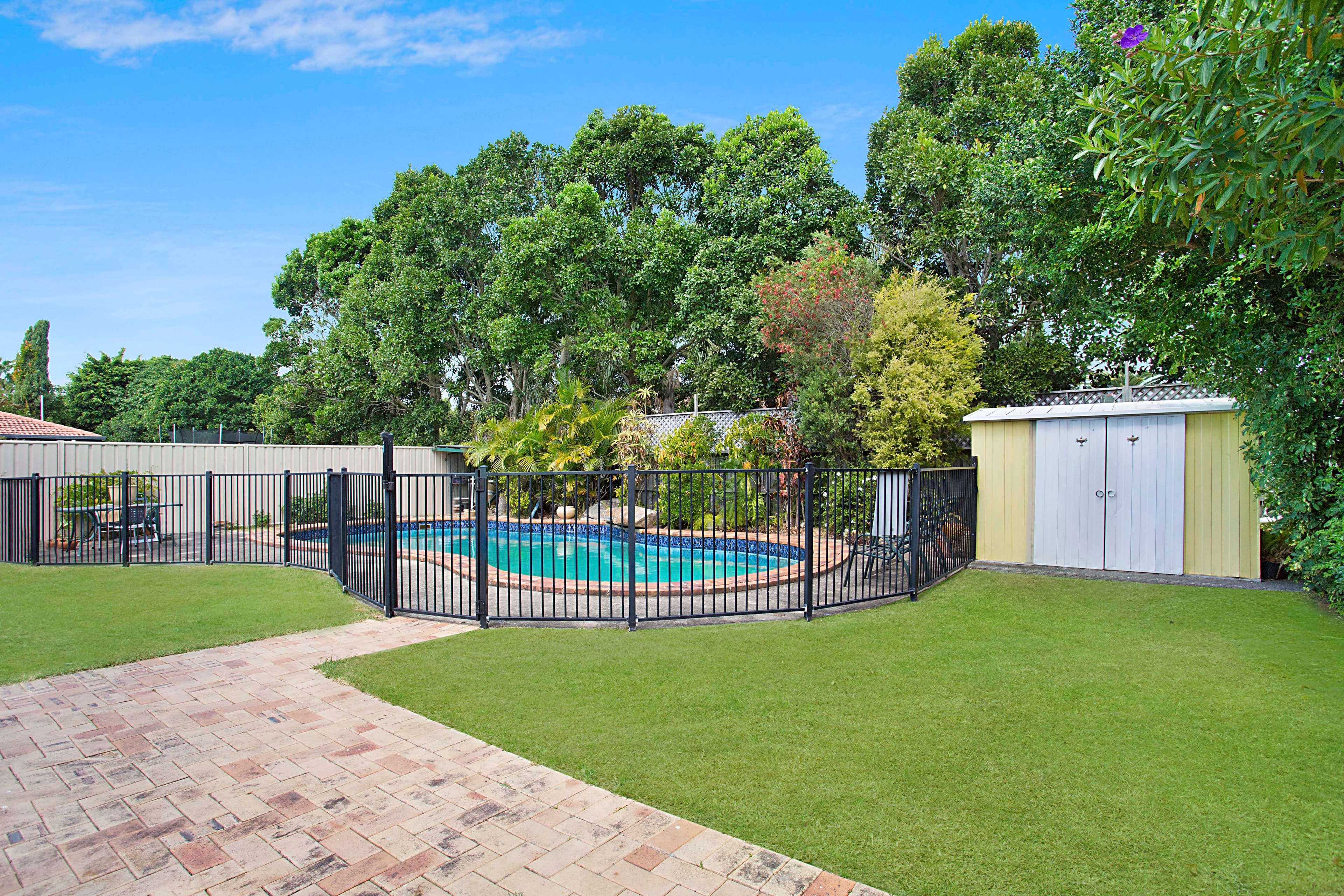 33 Sigatoka Place, Clear Island Waters QLD 4226, Clear Island Waters - Thumbnail 4