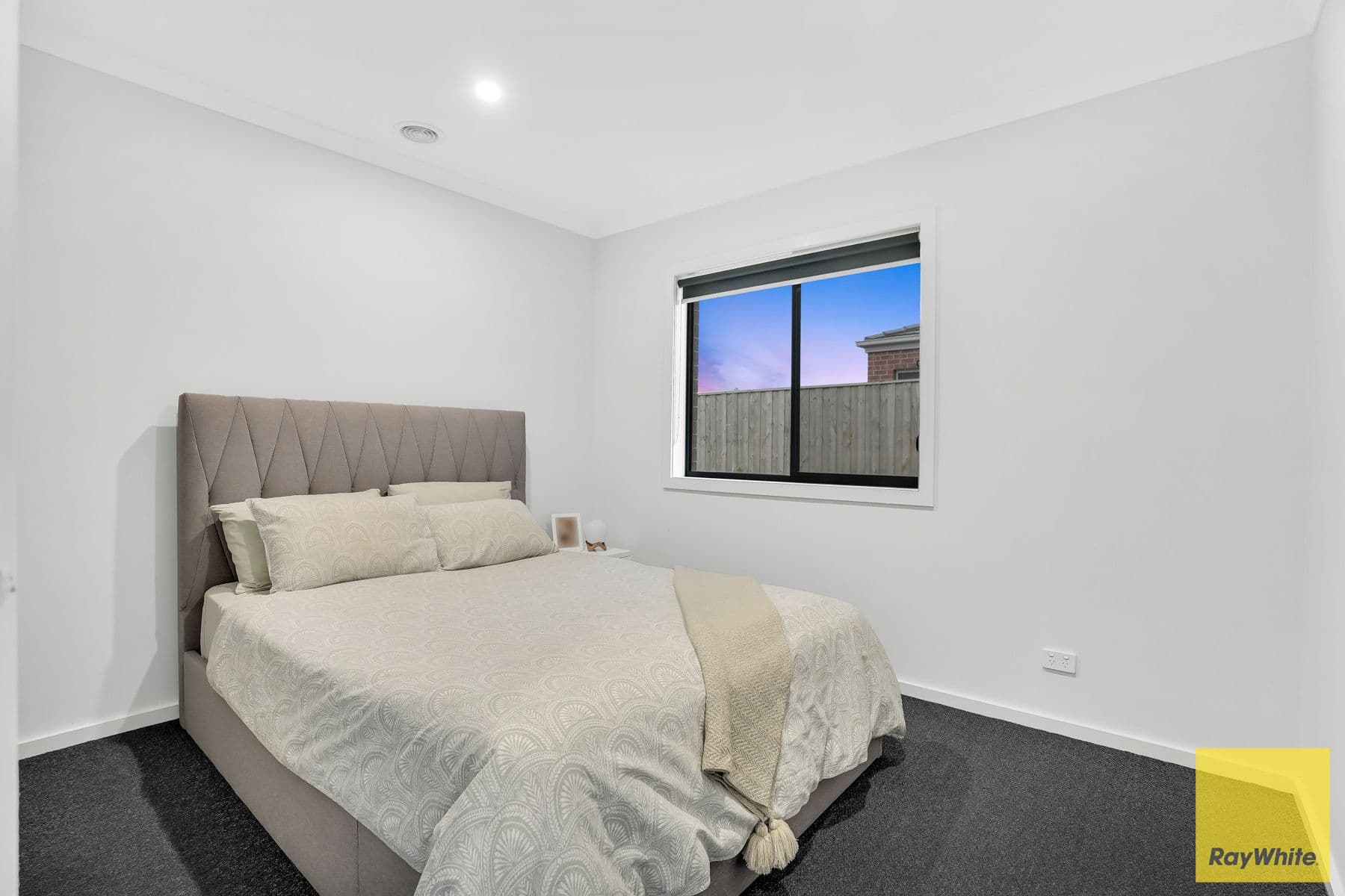 24 Sicily Avenue, DEANSIDE VIC 3336, Deanside - Thumbnail 6