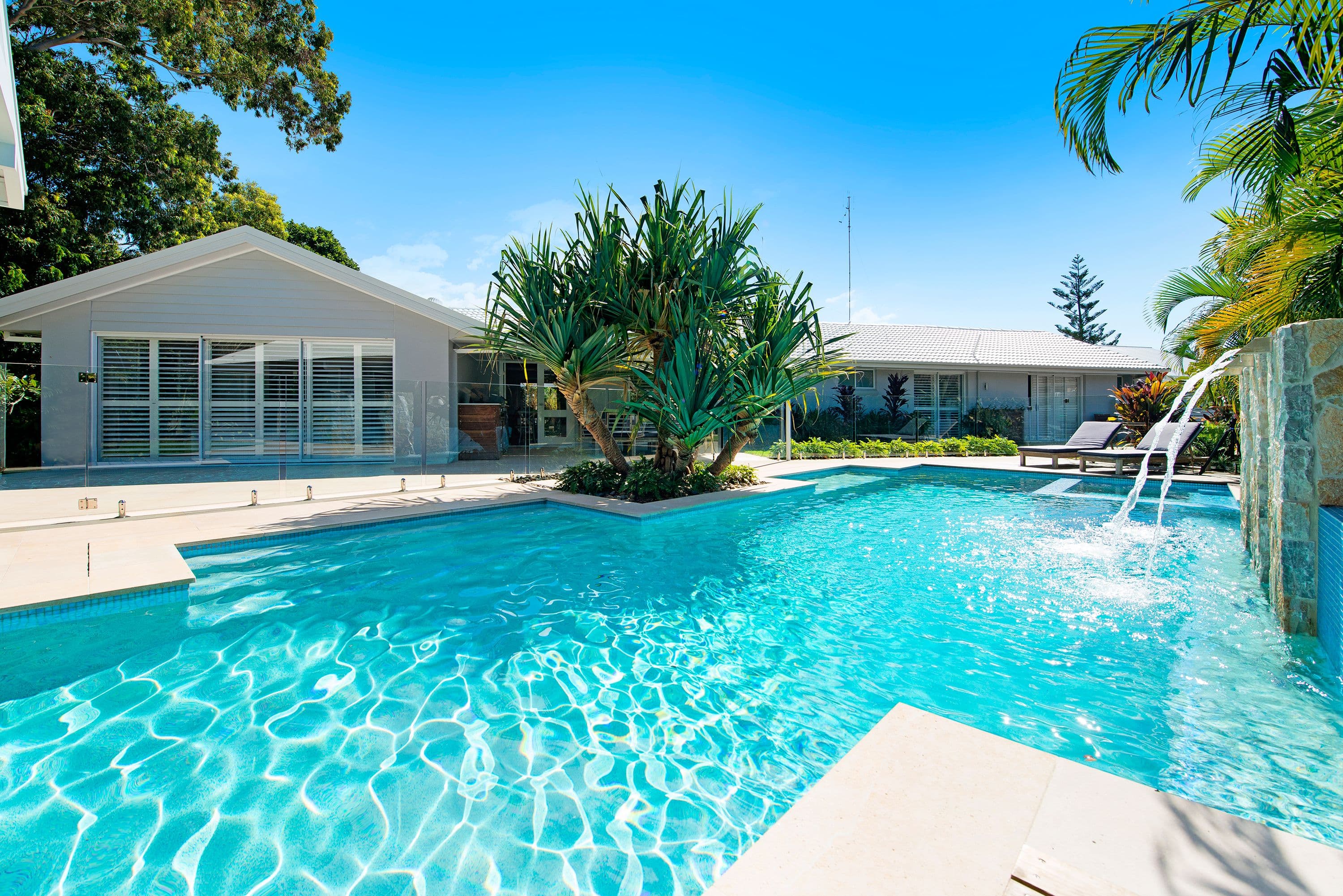 15 Timana Avenue, Mermaid Waters QLD 4218, Mermaid Waters - Thumbnail 3
